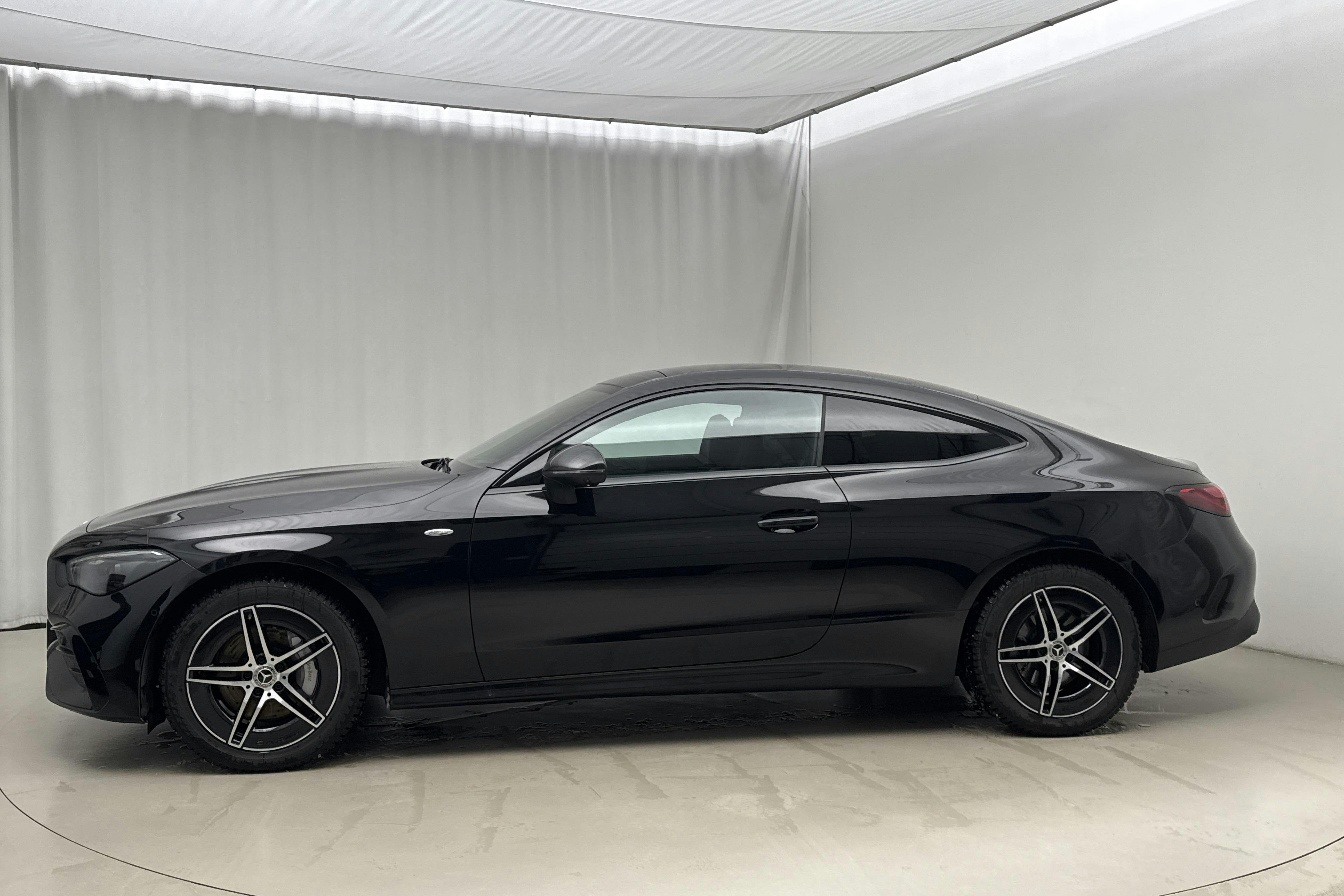 Presentationsfoto 2 av 26: Mercedes CLE 300 e Coupé C236 (333hk) - 1 725 mil - Automat - svart - 2024