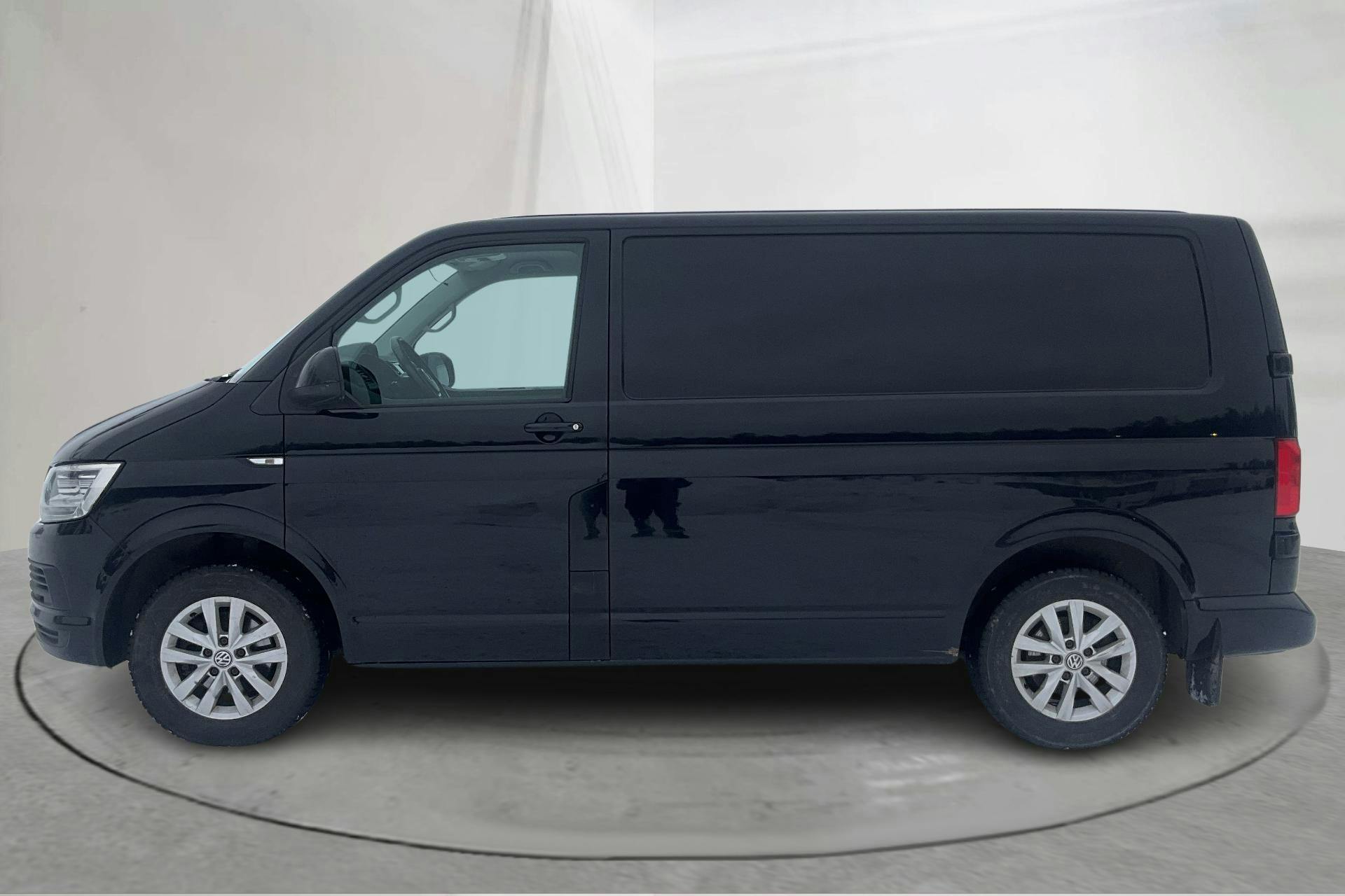 Presentationsfoto 2 av 12: VW Transporter T6 2.0 TDI BMT Skåp 4MOTION (150hk) - 21 022 mil - Automat - svart - 2016