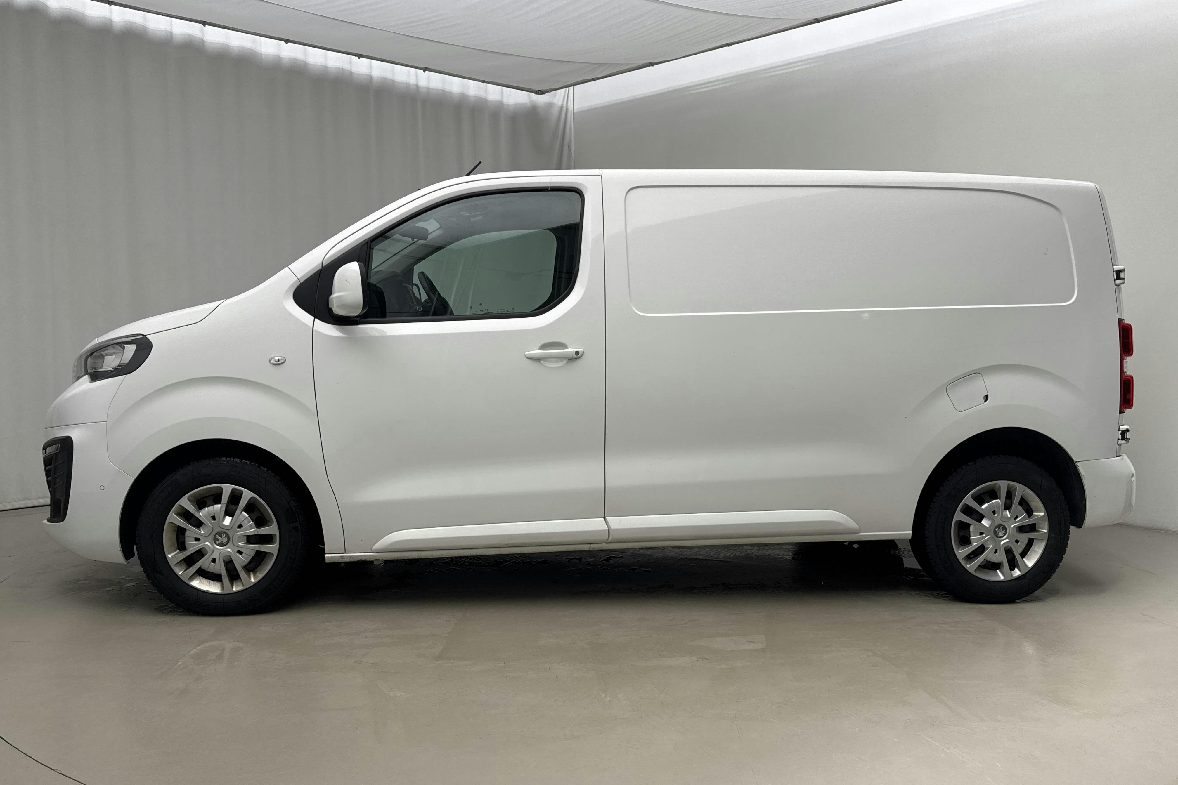 Presentationsfoto 2 av 16: Peugeot Expert BlueHDi Skåp (177hk) - 11 438 mil - Automat - vit - 2021