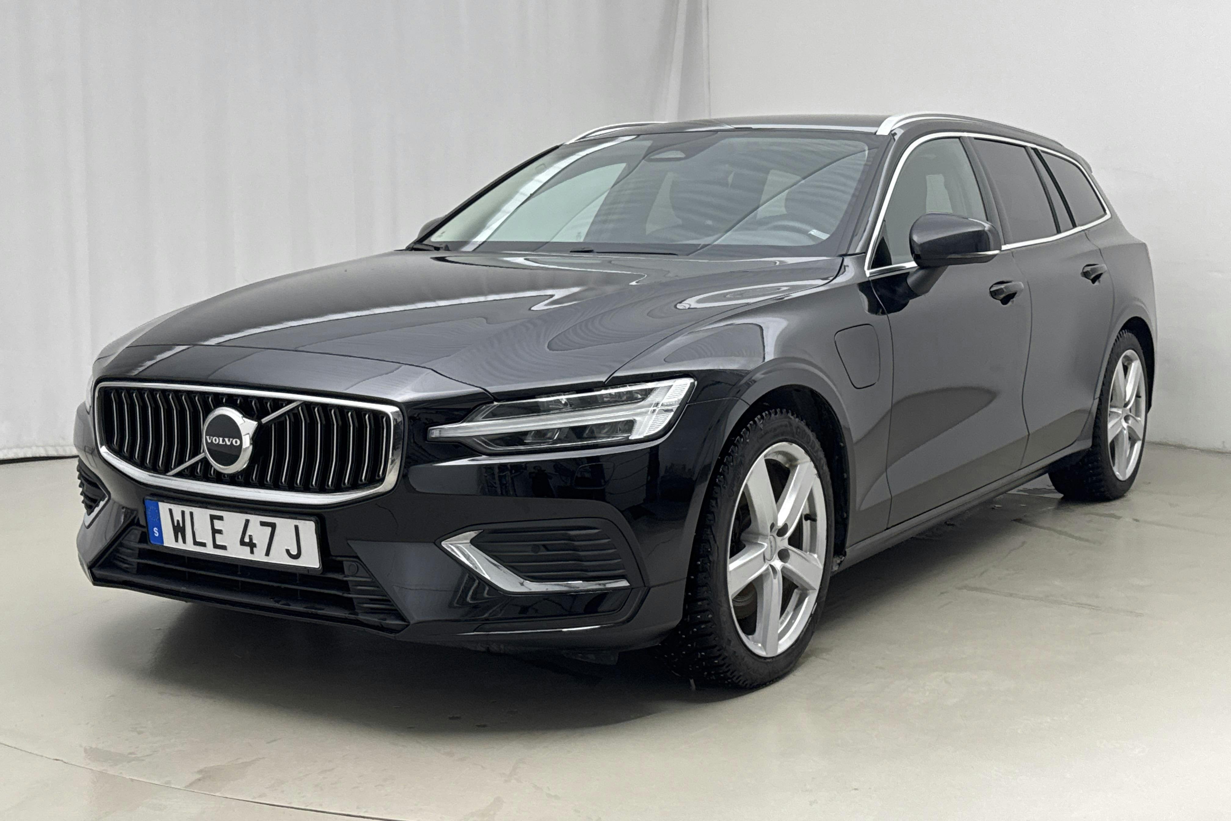 Presentationsfoto 1 av 21: Volvo V60 T6 AWD Recharge (350hk) - 8 694 mil - Automat - svart - 2023
