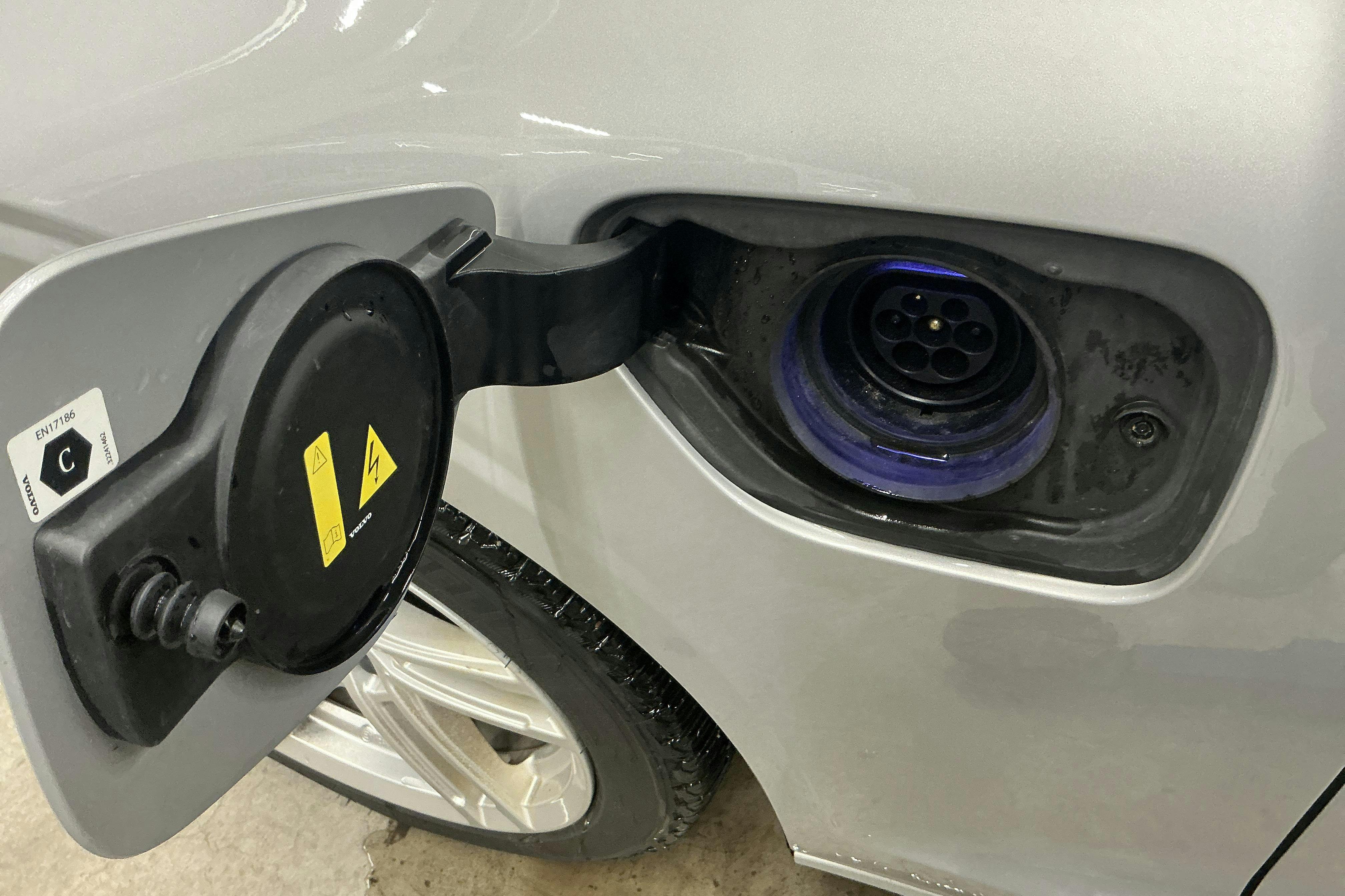 Zdjęcie prezentacyjne 16 z 16: Volvo V60 T6 AWD Recharge (350hk) - 89 610 km - Automatyczna - srebro - 2023