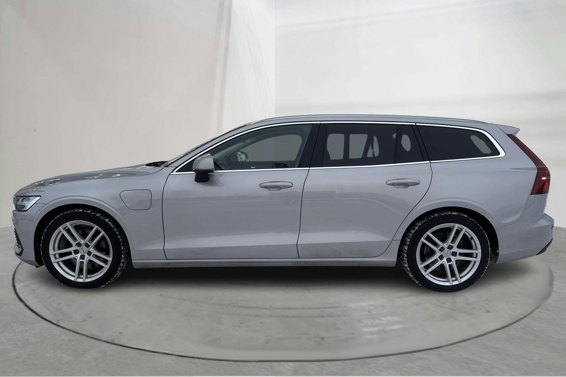 Zdjęcie prezentacyjne 2 z 16: Volvo V60 T6 AWD Recharge (350hk) - 89 610 km - Automatyczna - srebro - 2023