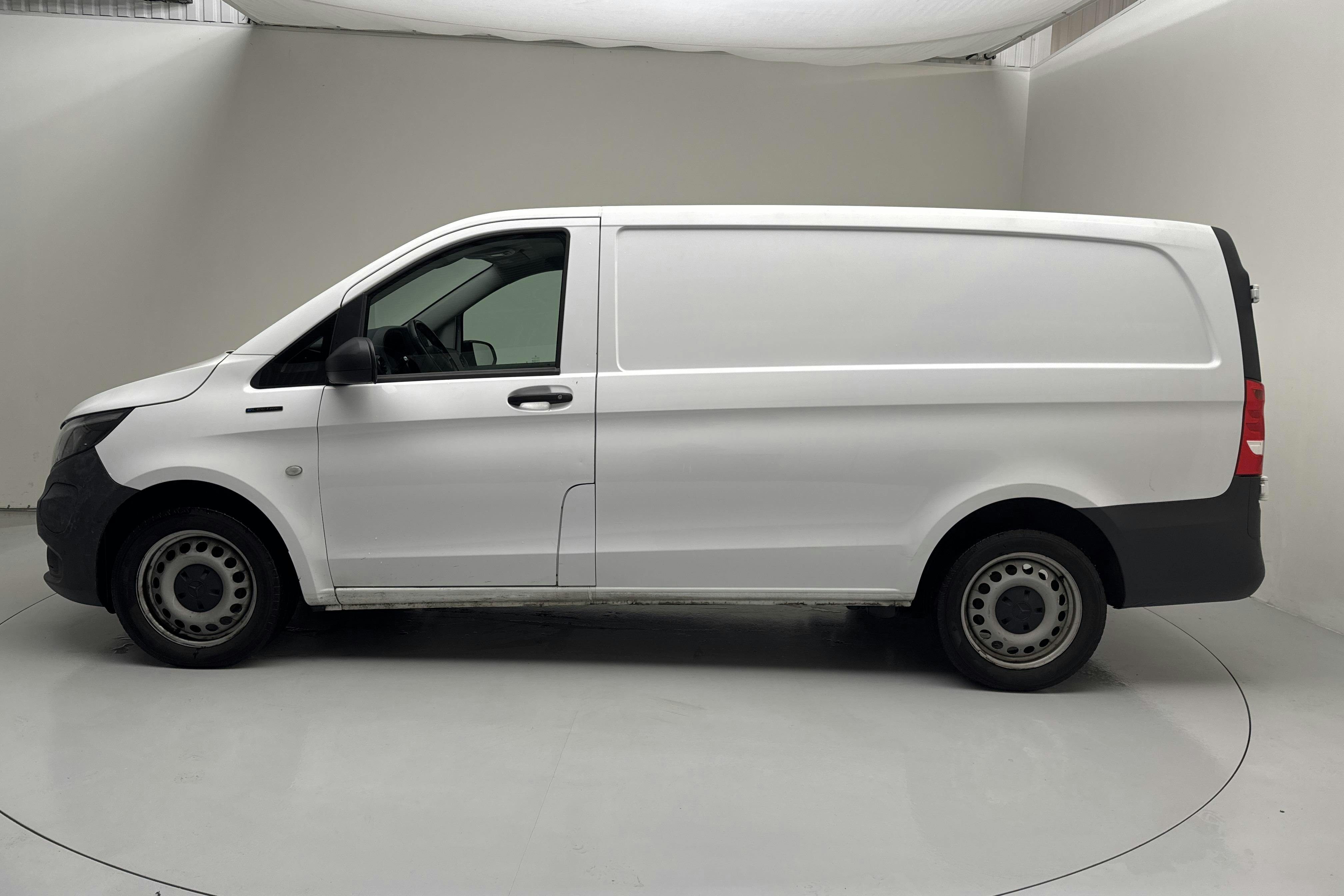 Presentation photo 2 of 12: Mercedes eVito Skåp 60kWh W640 (116hk) - 43 670 km - Automatic - white - 2023