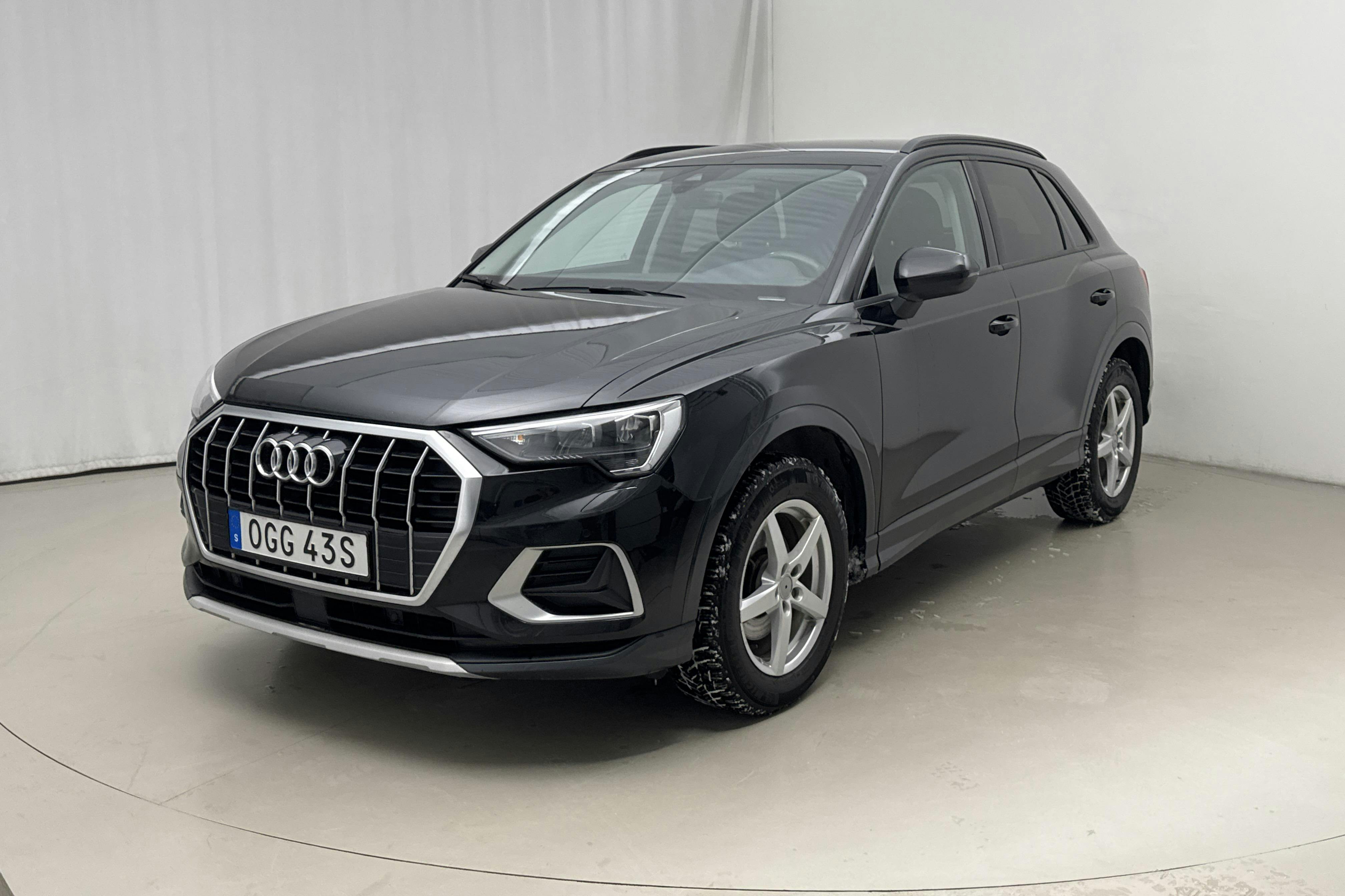 Presentationsfoto 1 av 14: Audi Q3 35 TFSI (150hk) - 12 830 mil - Automat - svart - 2023