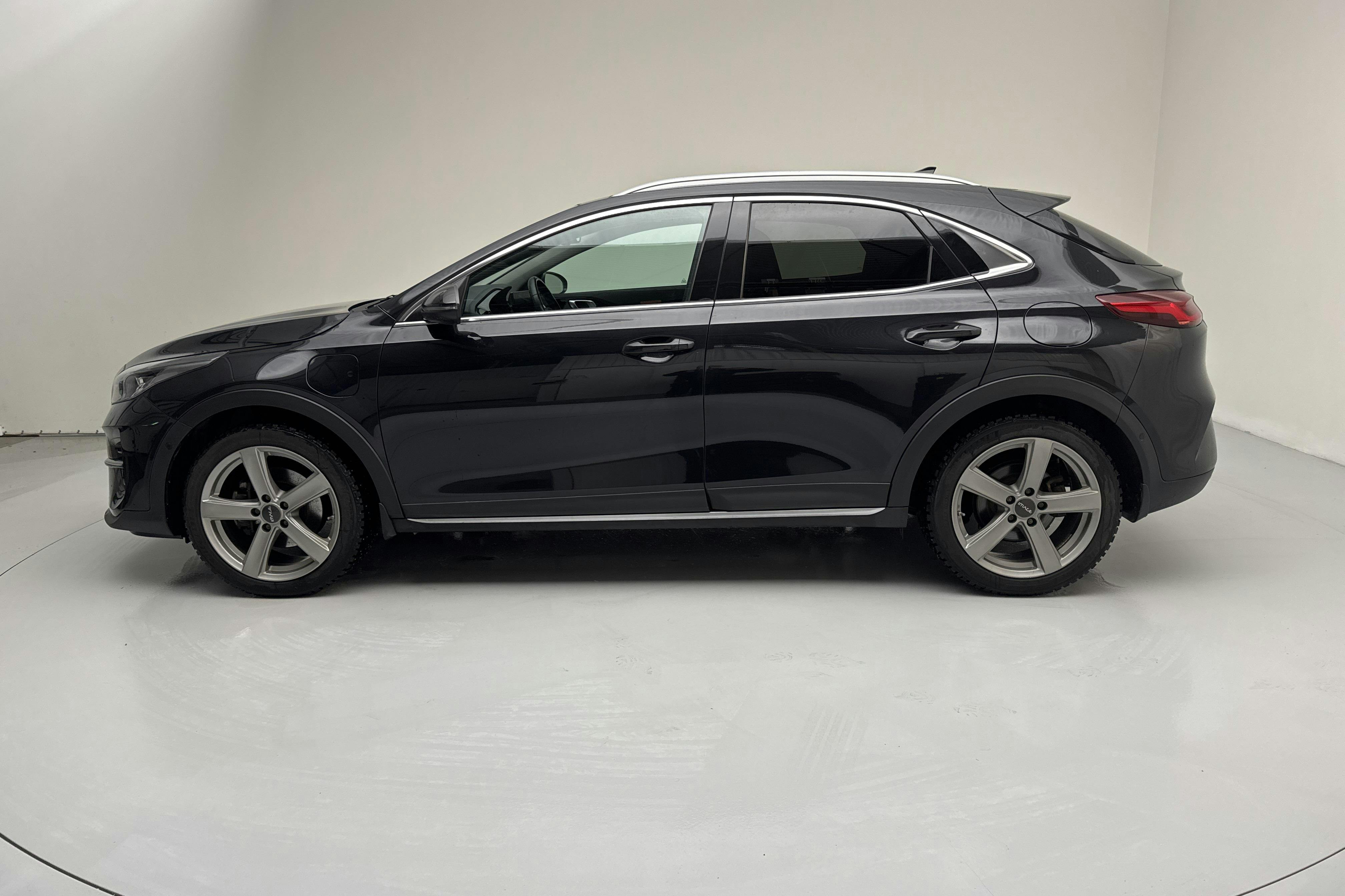 Presentationsfoto 2 av 18: KIA XCeed 1.6 Plug-in Hybrid 5dr (141hk) - 10 680 mil - Automat - svart - 2022