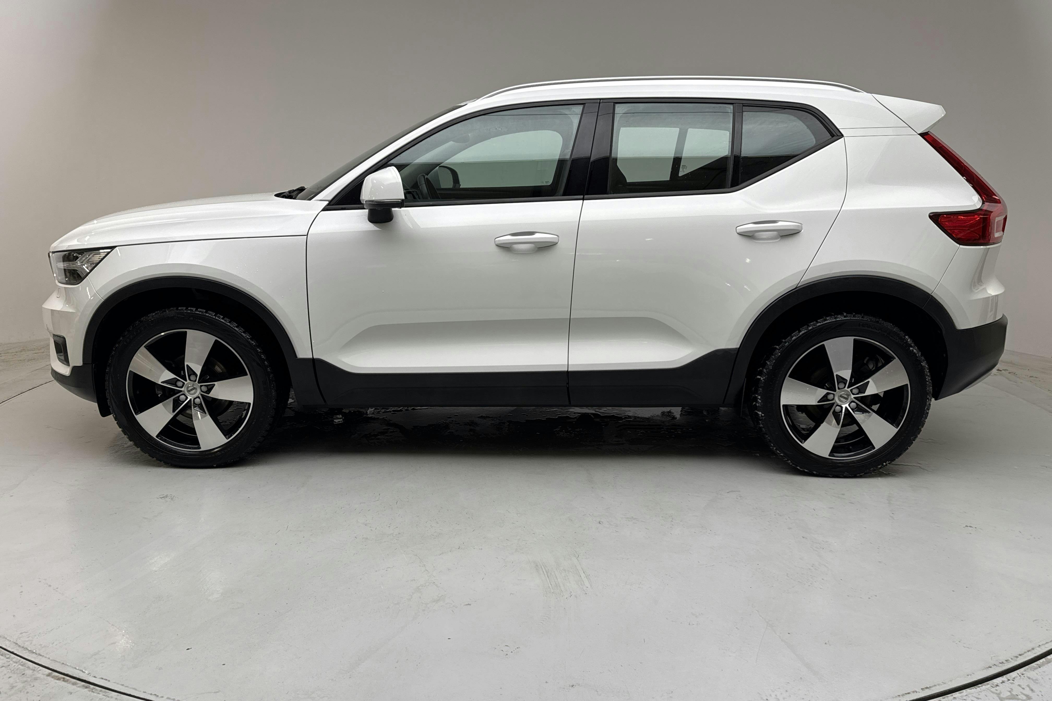 Esitlusfoto 2 aadressil 17: Volvo XC40 T3 2WD (163hk) - 67 460 km - Automaatne - valge - 2020