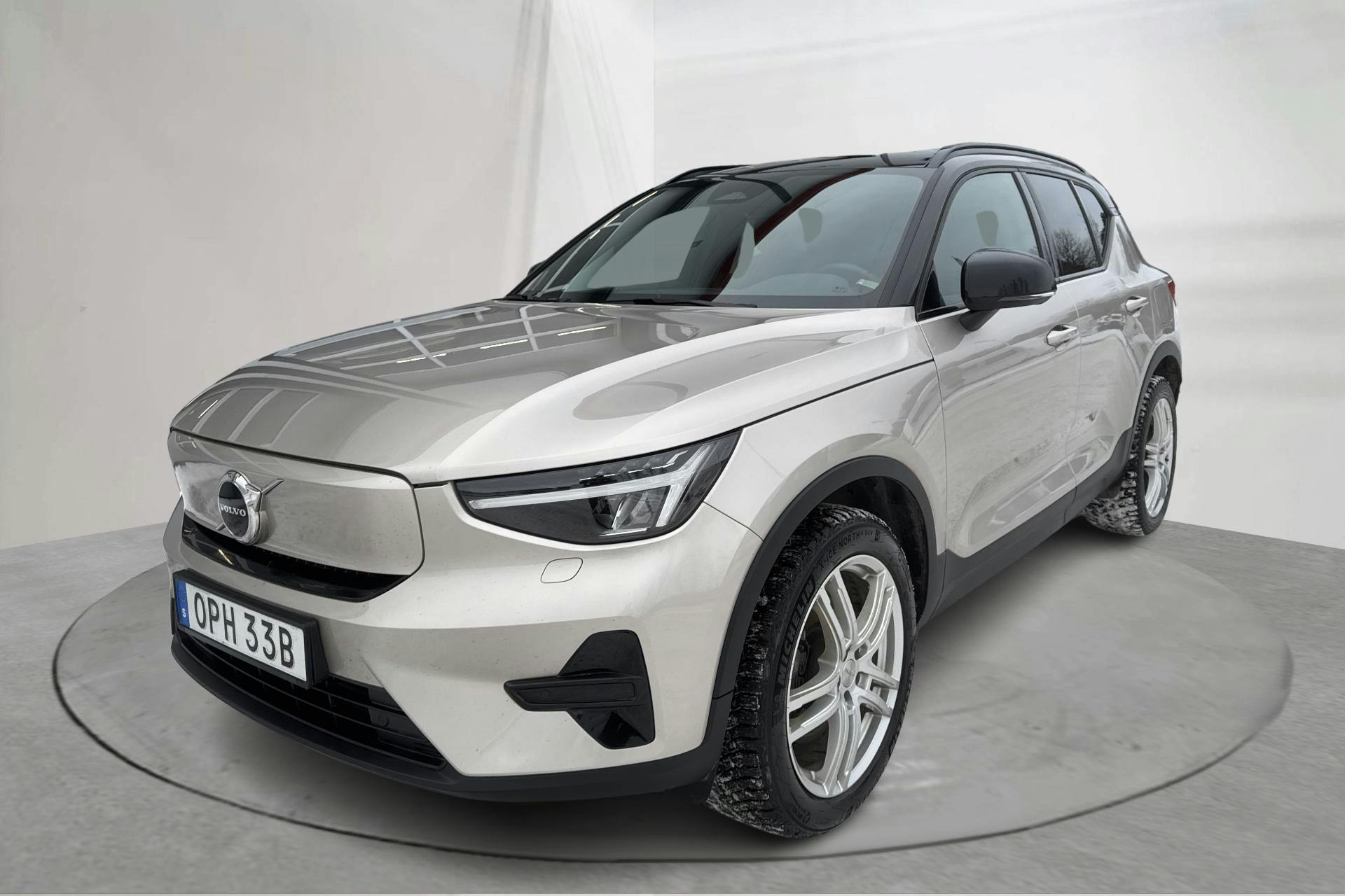 Presentationsfoto 1 av 18: Volvo XC40 P6 Recharge (231hk) - 8 306 mil - Automat - Light Grey - 2023