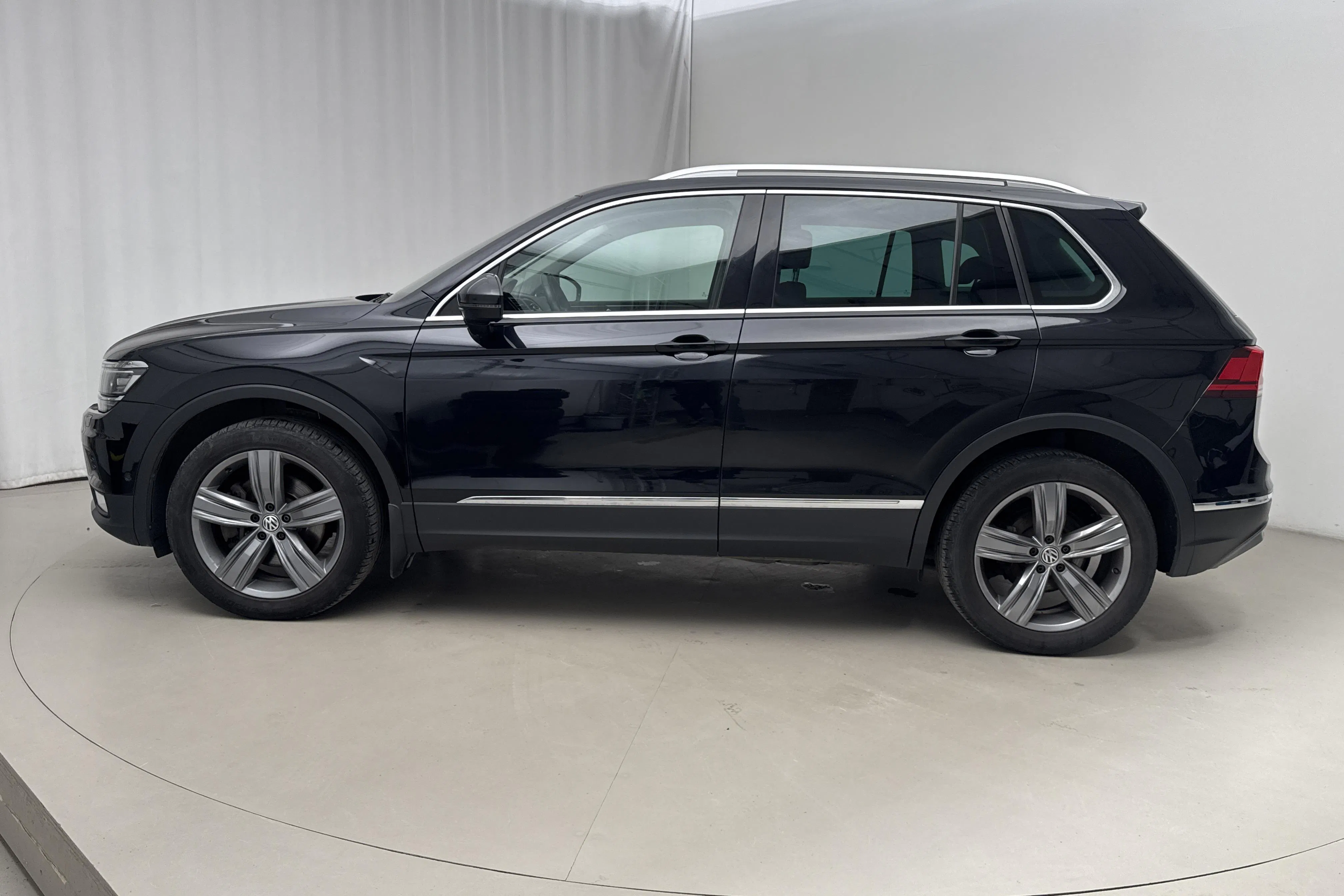 Presentation photo 2 of 15: VW Tiguan 2.0 TDI 4MOTION (190hk) - 199 720 km - Automatic - black - 2017