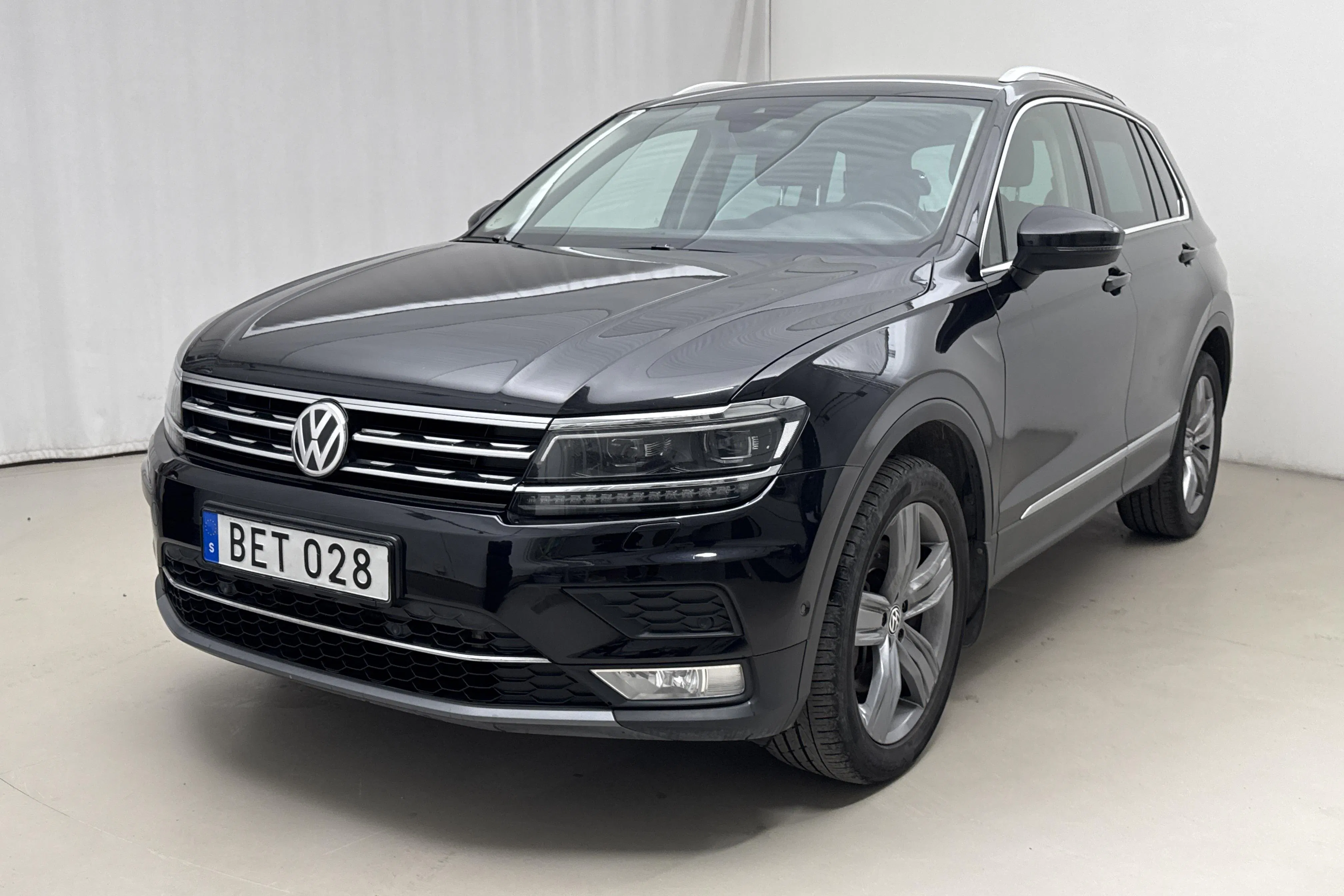 Presentation photo 1 of 15: VW Tiguan 2.0 TDI 4MOTION (190hk) - 199 720 km - Automatic - black - 2017