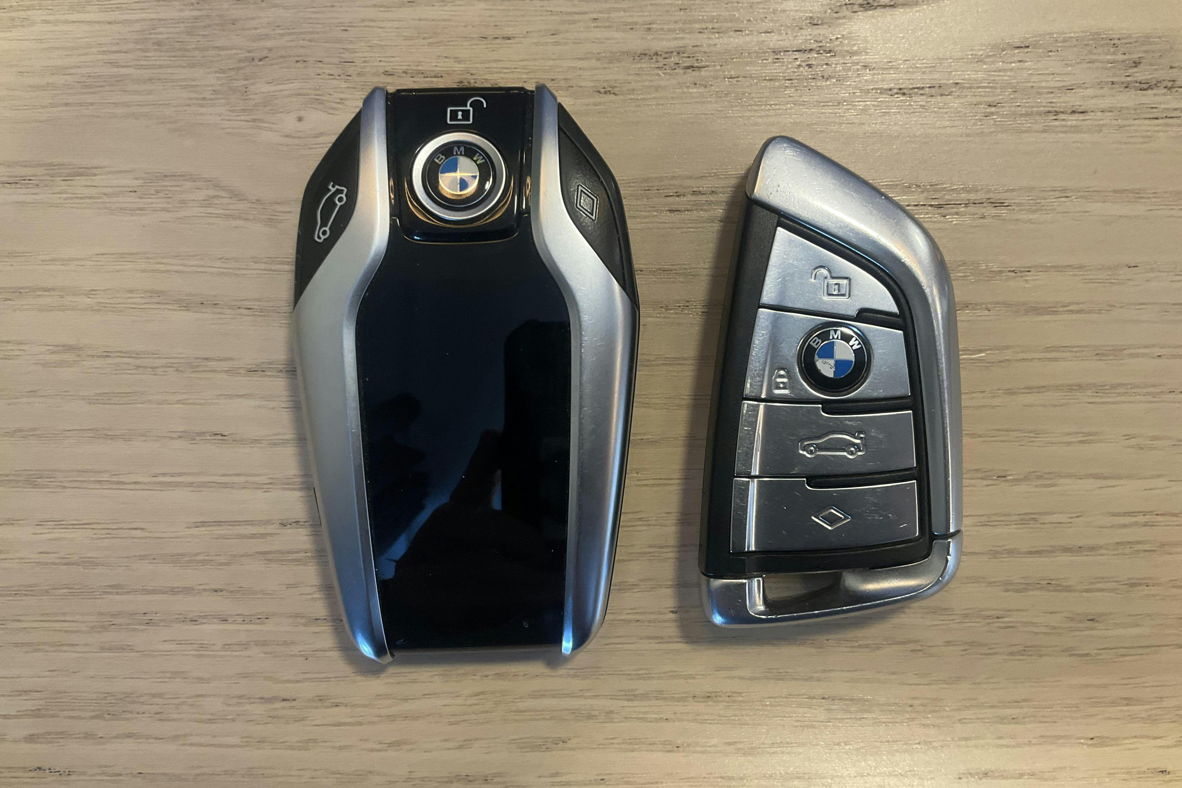 Presentationsfoto 26 av 26: BMW 750Li xDrive Sedan, G11 (450hk) - 9 440 mil - Automat - grå - 2016