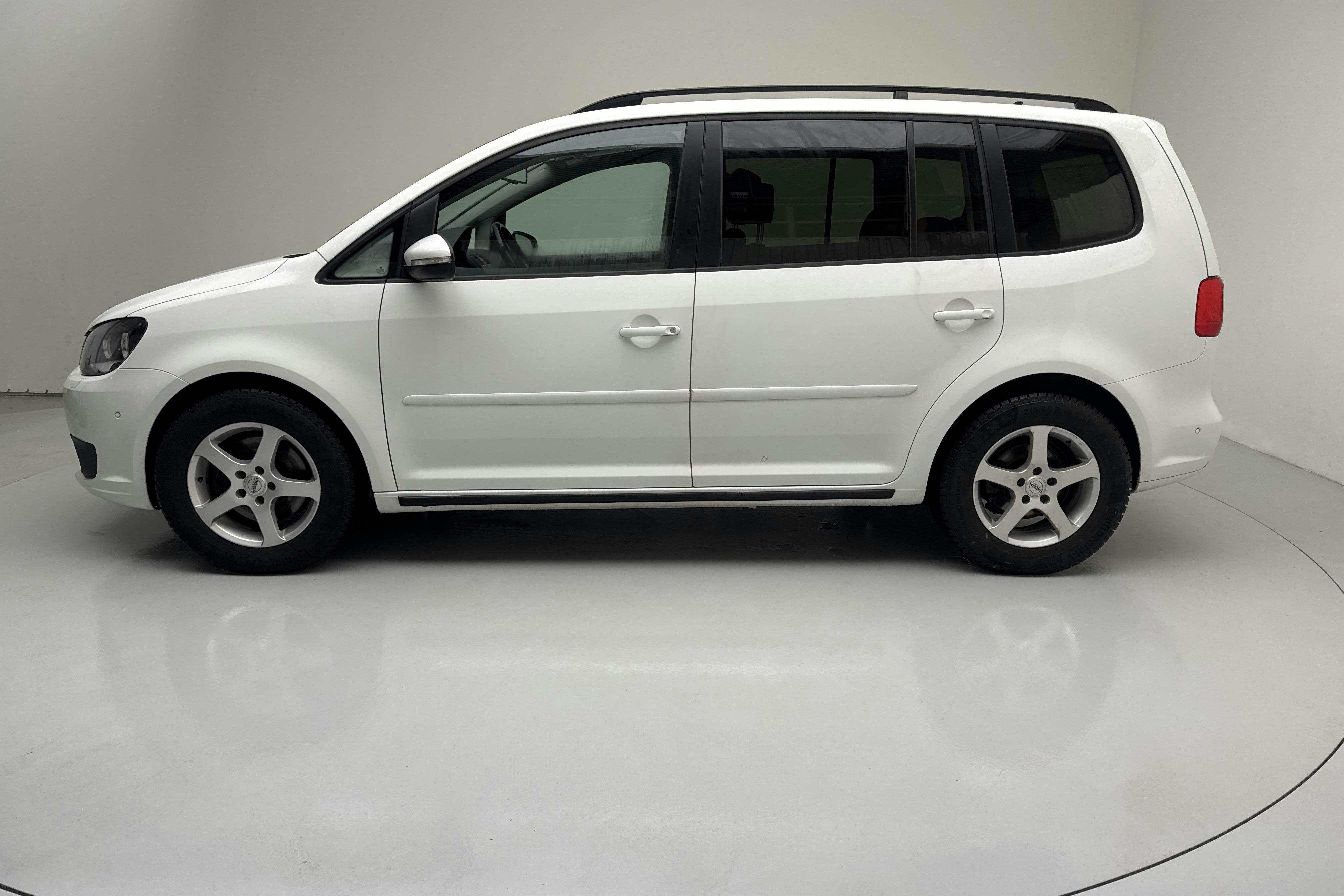 Presentationsfoto 2 av 16: VW Touran 1.4 TSI (140hk) - 13 899 mil - Automat - vit - 2015