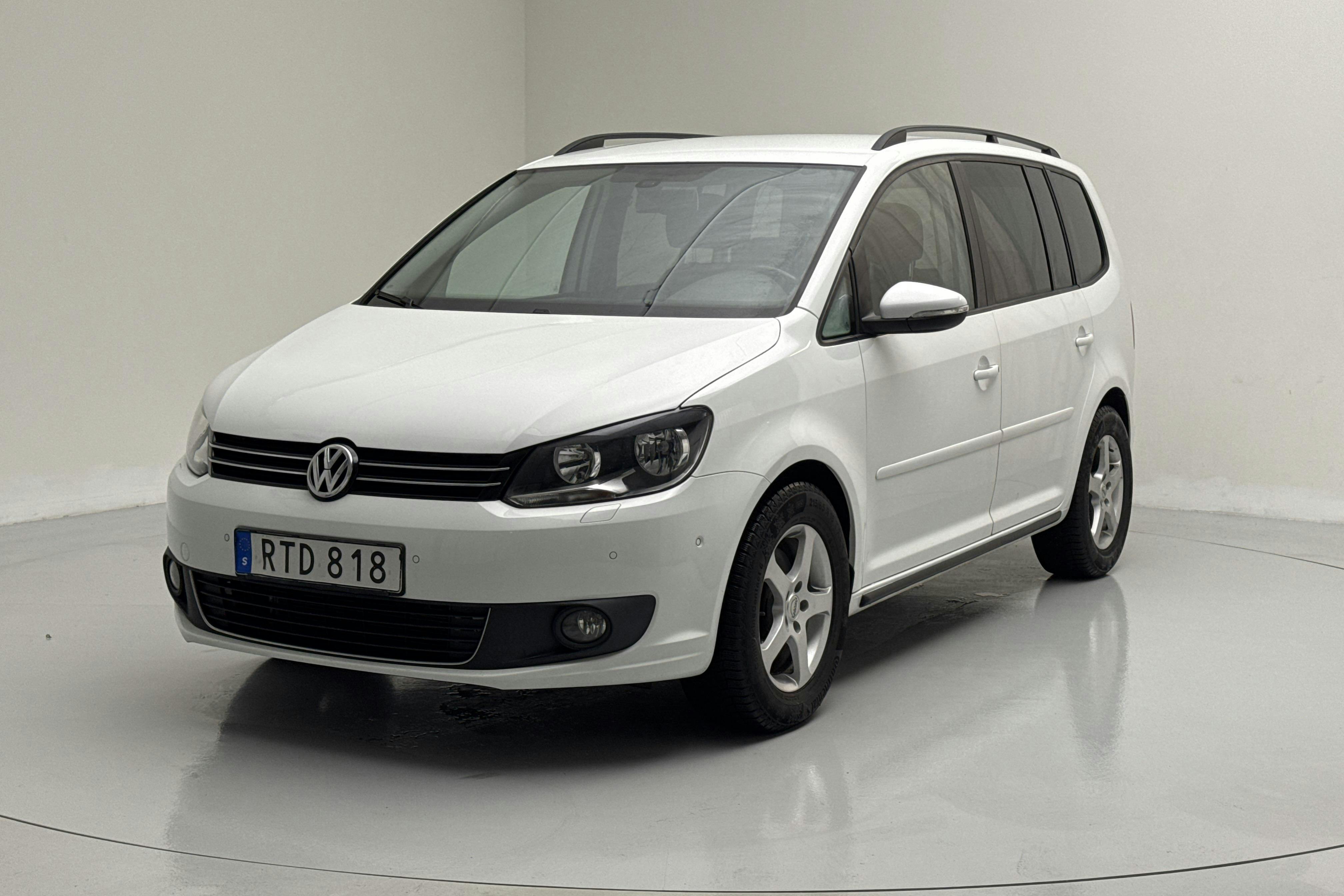 Presentationsfoto 1 av 16: VW Touran 1.4 TSI (140hk) - 13 899 mil - Automat - vit - 2015