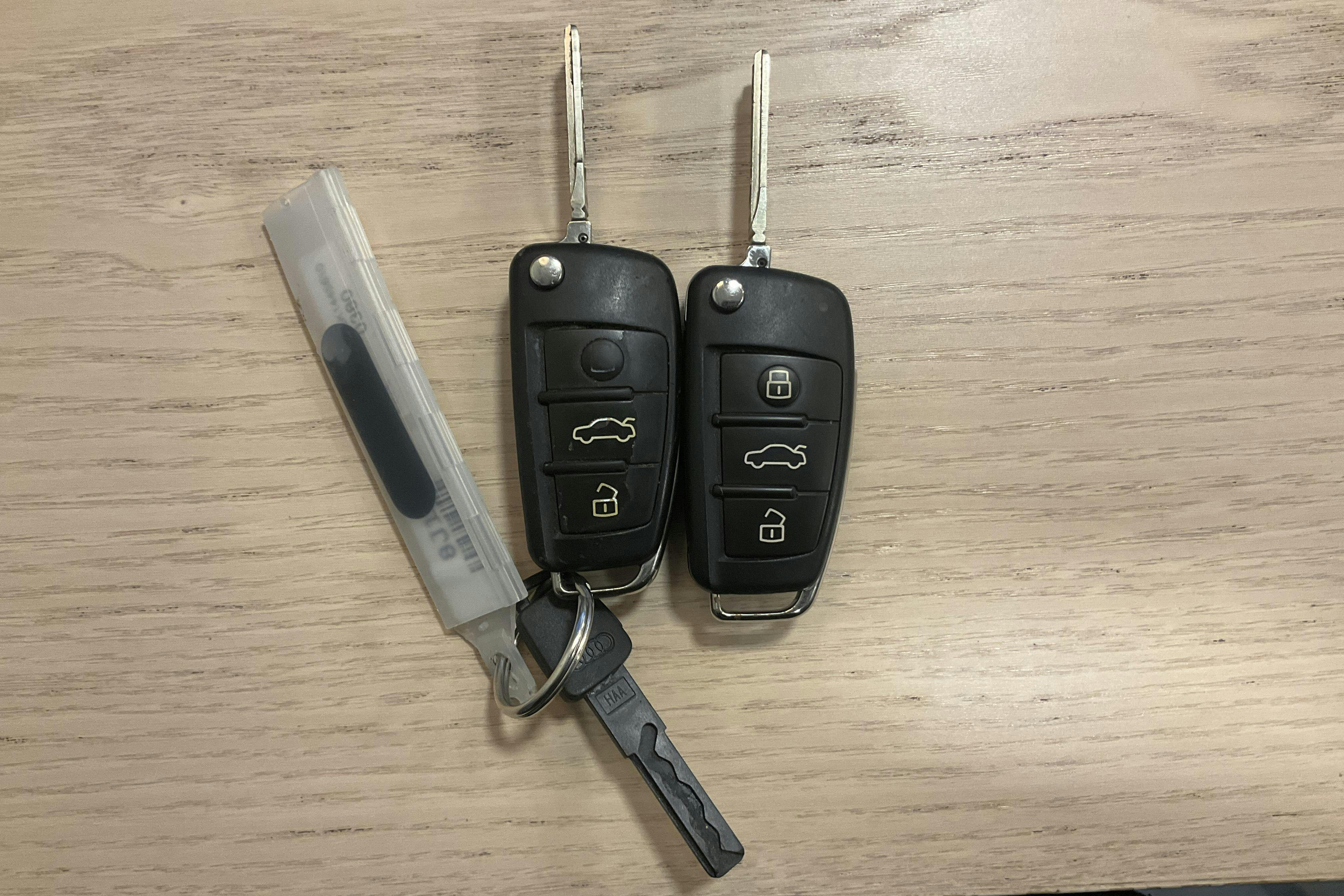 Presentation photo 13 of 13: Audi TT 1.8 TFSI Coupé (160hk) - 141 940 km - Manual - black - 2011