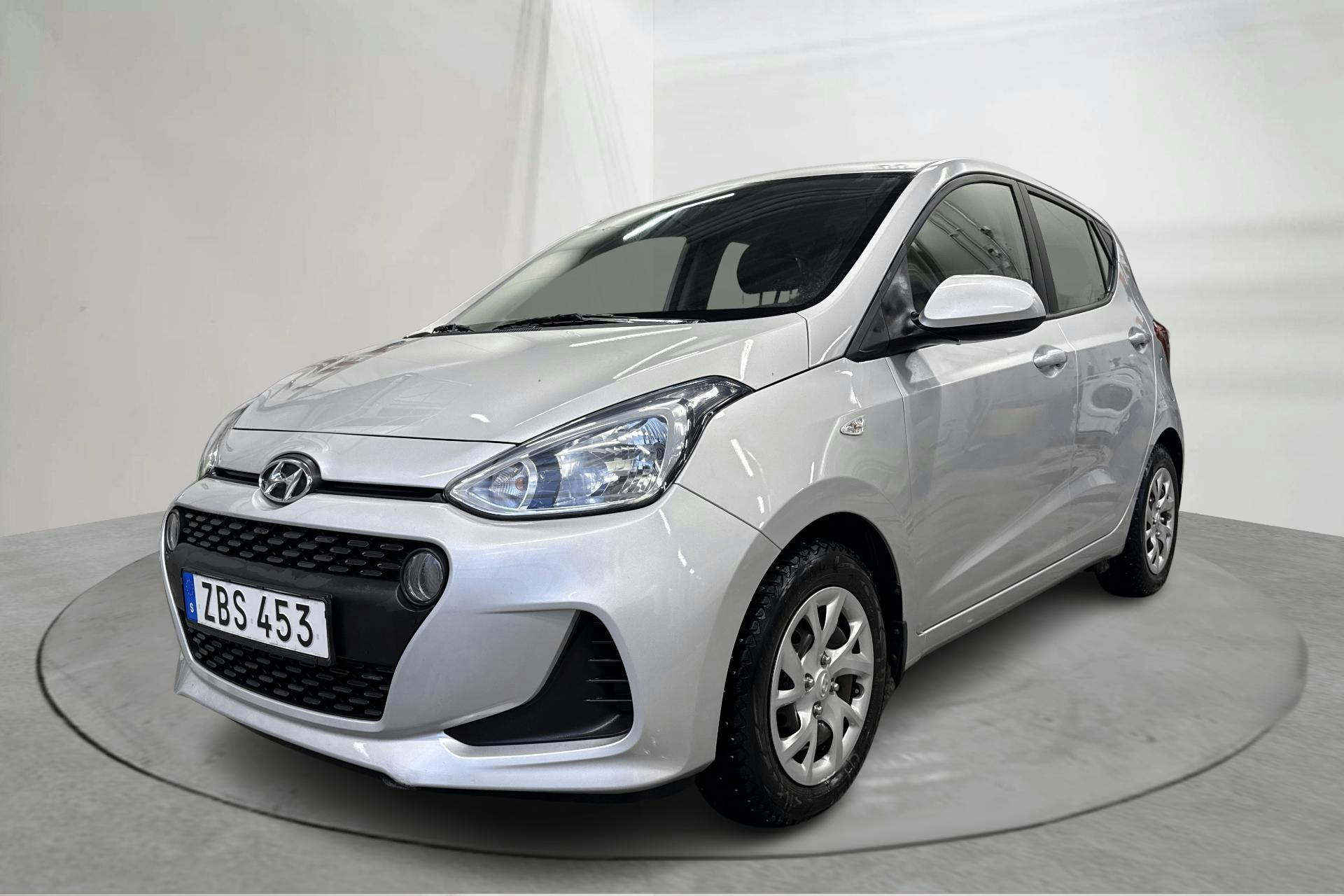 Presentation photo 1 of 14: Hyundai i10 1.0 (66hk) - 83 810 km - Manual - silver - 2018