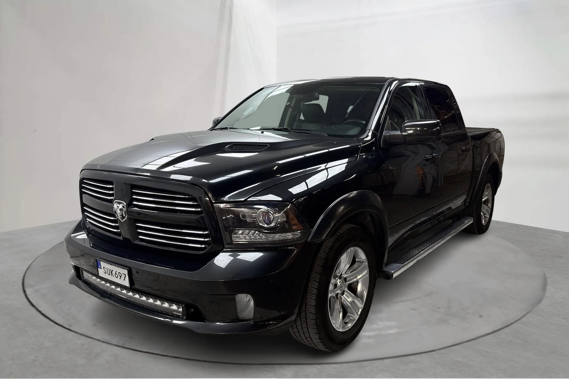 Presentationsfoto 1 av 19: Dodge RAM 1500 5.7 4WD (401hk) - 17 653 mil - Automat - svart - 2017