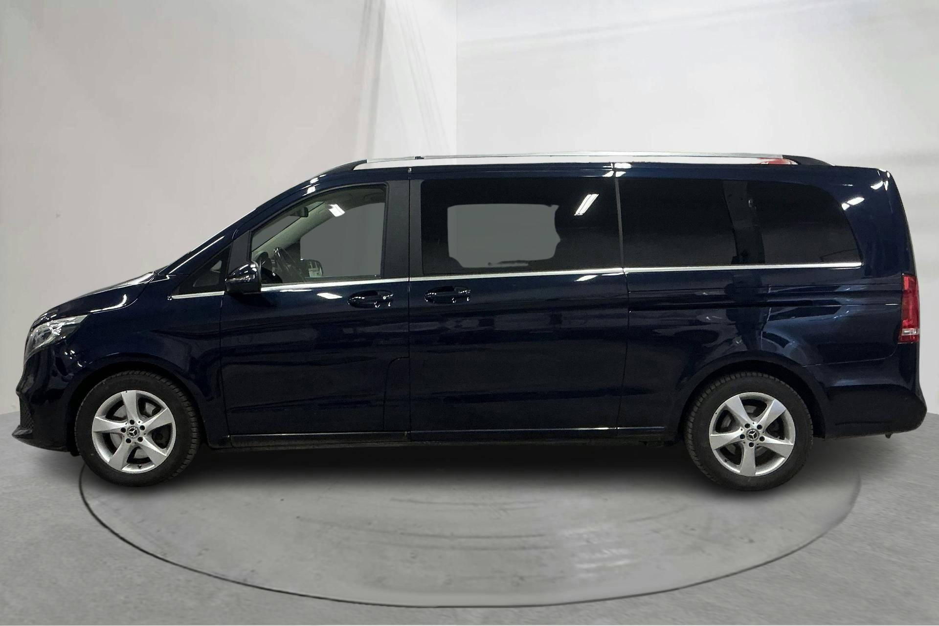 Esittelykuva 2 osoitteesta 19: Mercedes V 250 d W447 (190hk) - 292 600 km - Automaattinen - Dark Blue - 2019