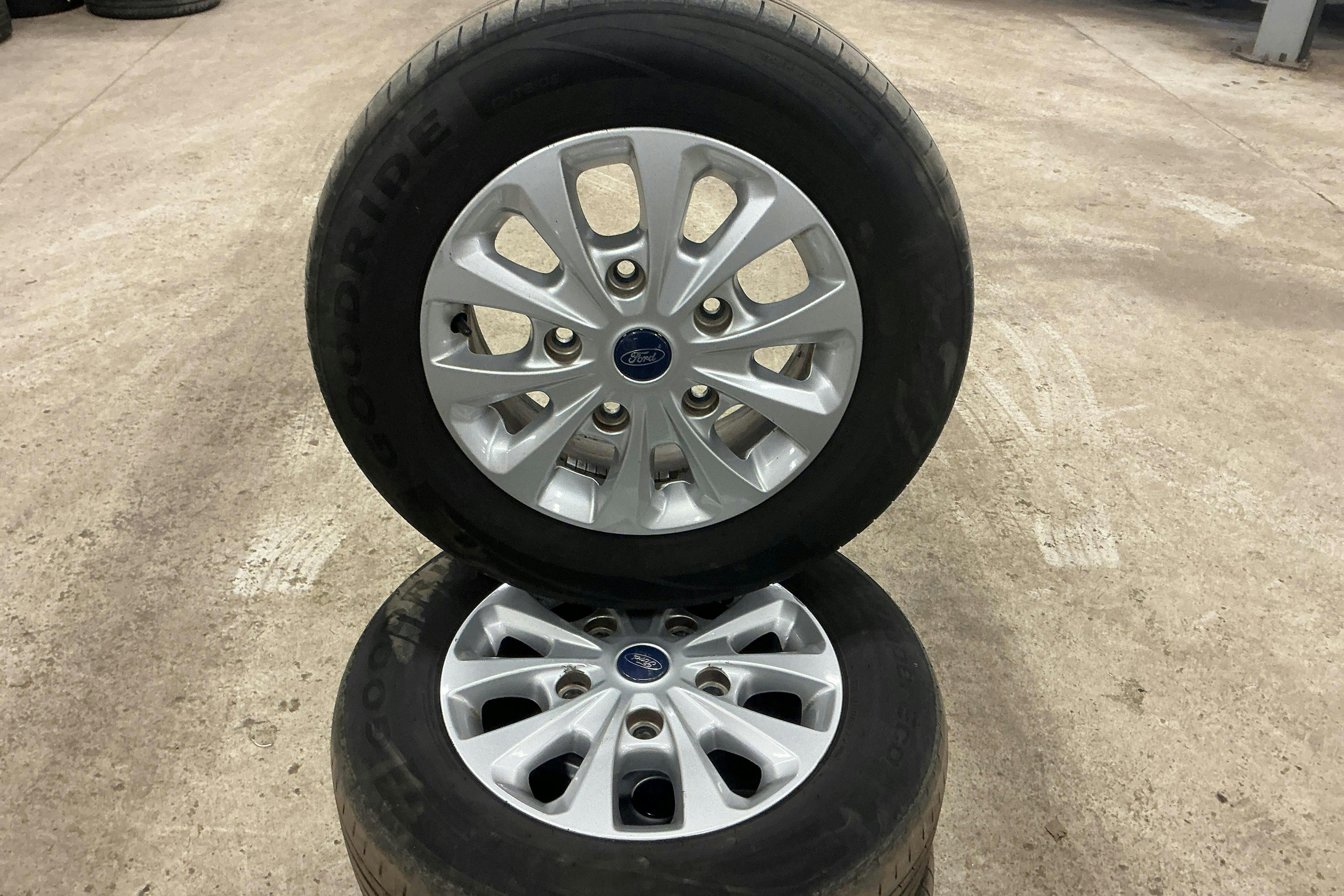 Præsentationsfoto 17 af 17: Ford Tourneo Custom 320 (170hk) - 217 080 kilometer - Salgsautomat - Hvid - 2019