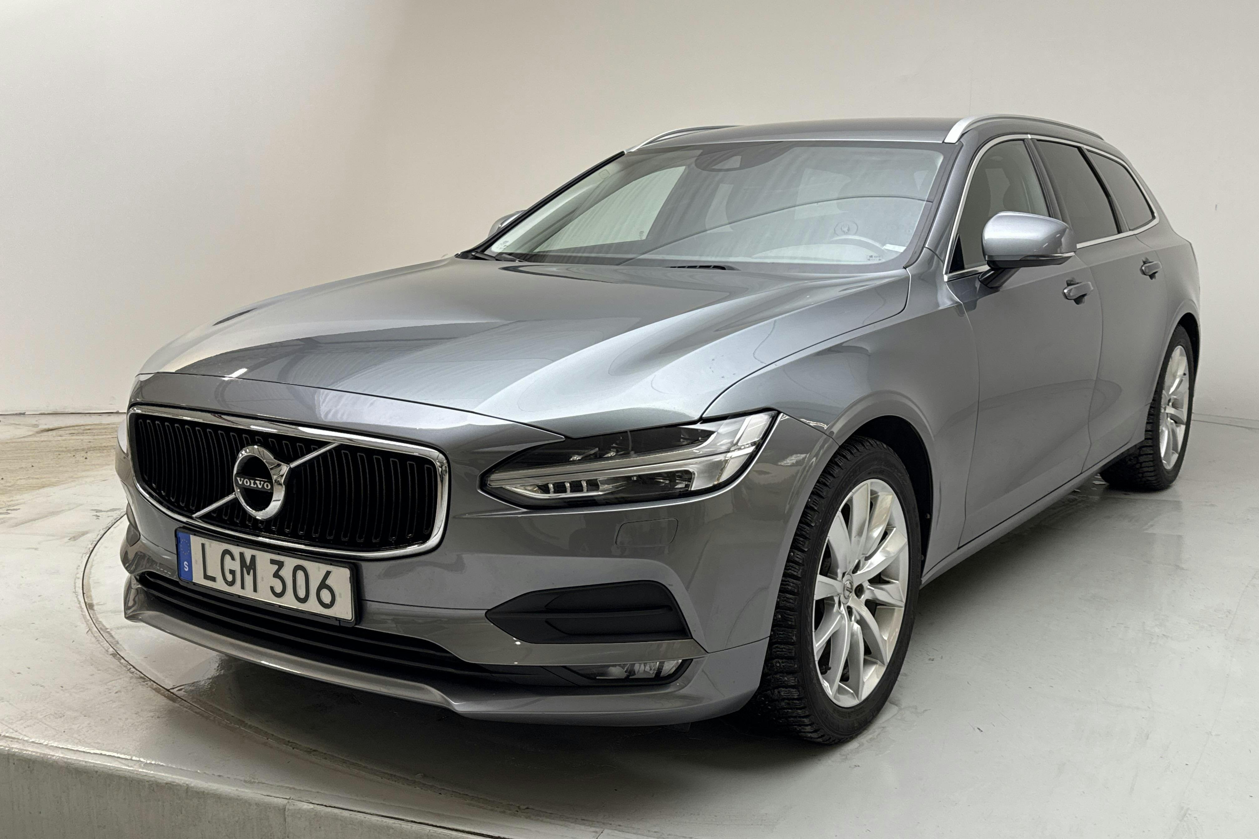Præsentationsfoto 1 af 14: Volvo V90 D4 (190hk) - 161 670 kilometer - Manuel - grå - 2017