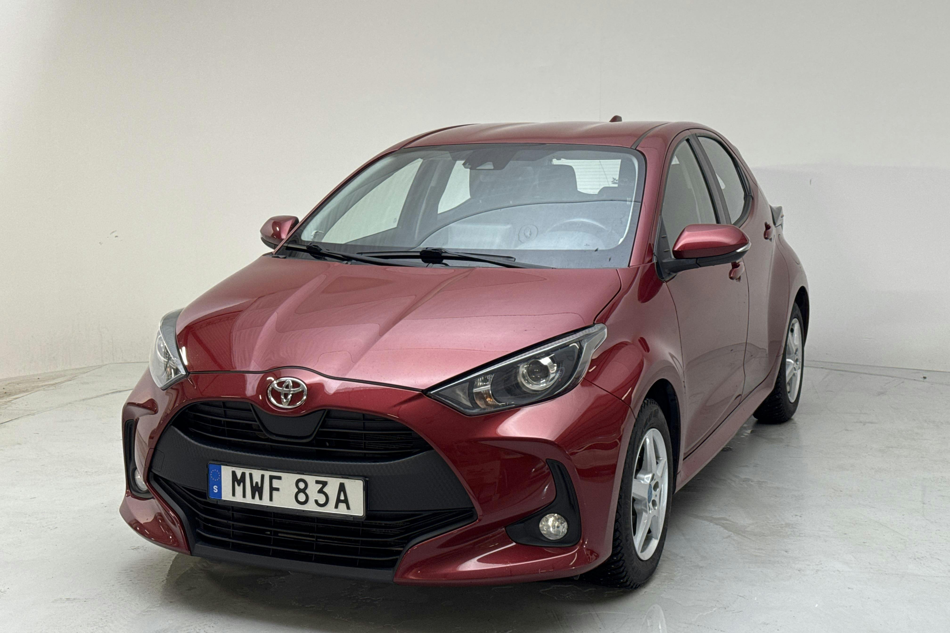 Presentation photo 1 of 14: Toyota Yaris 1.5 5dr (125hk) - 89 720 km - Manual - red - 2021
