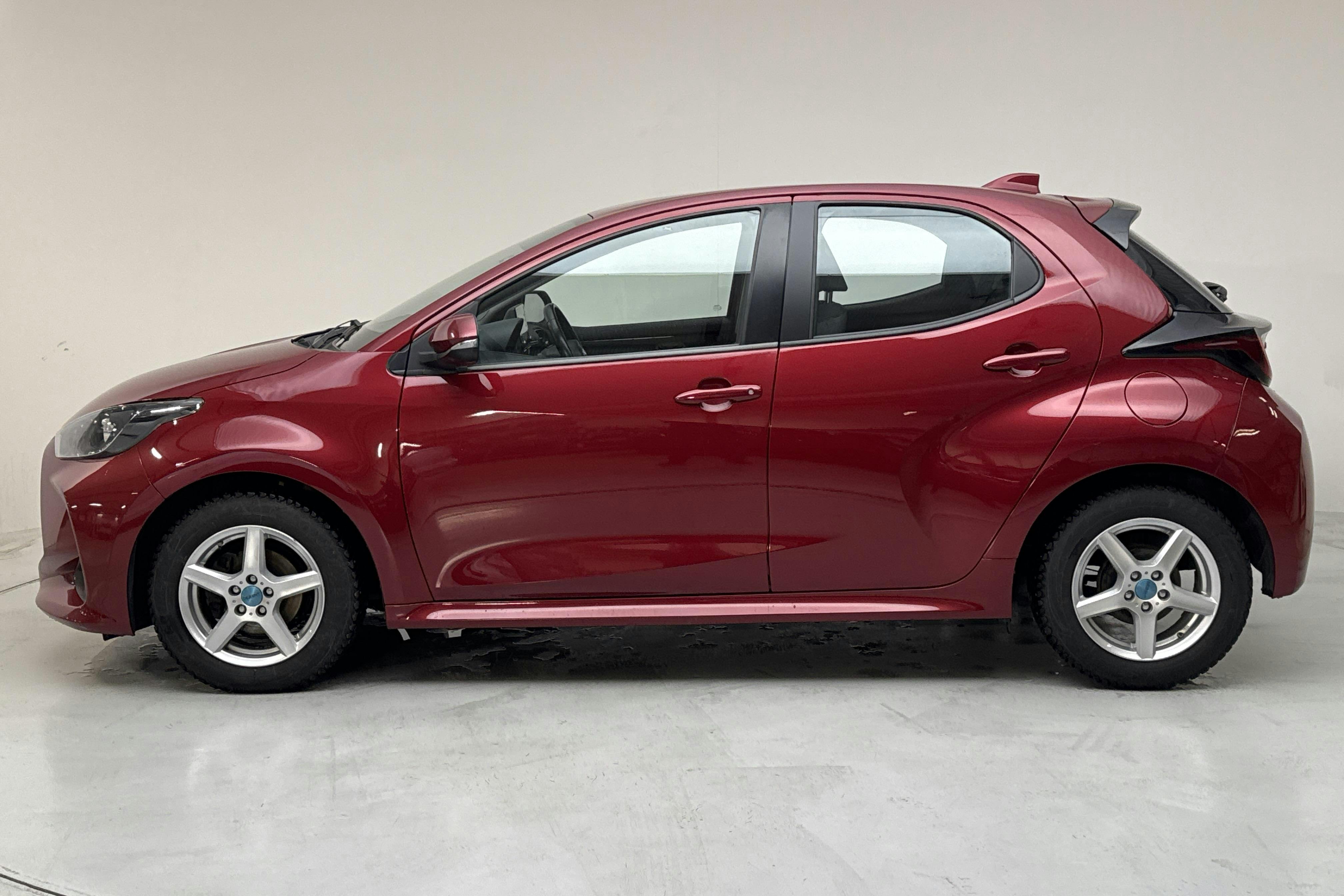 Presentation photo 2 of 14: Toyota Yaris 1.5 5dr (125hk) - 89 720 km - Manual - red - 2021