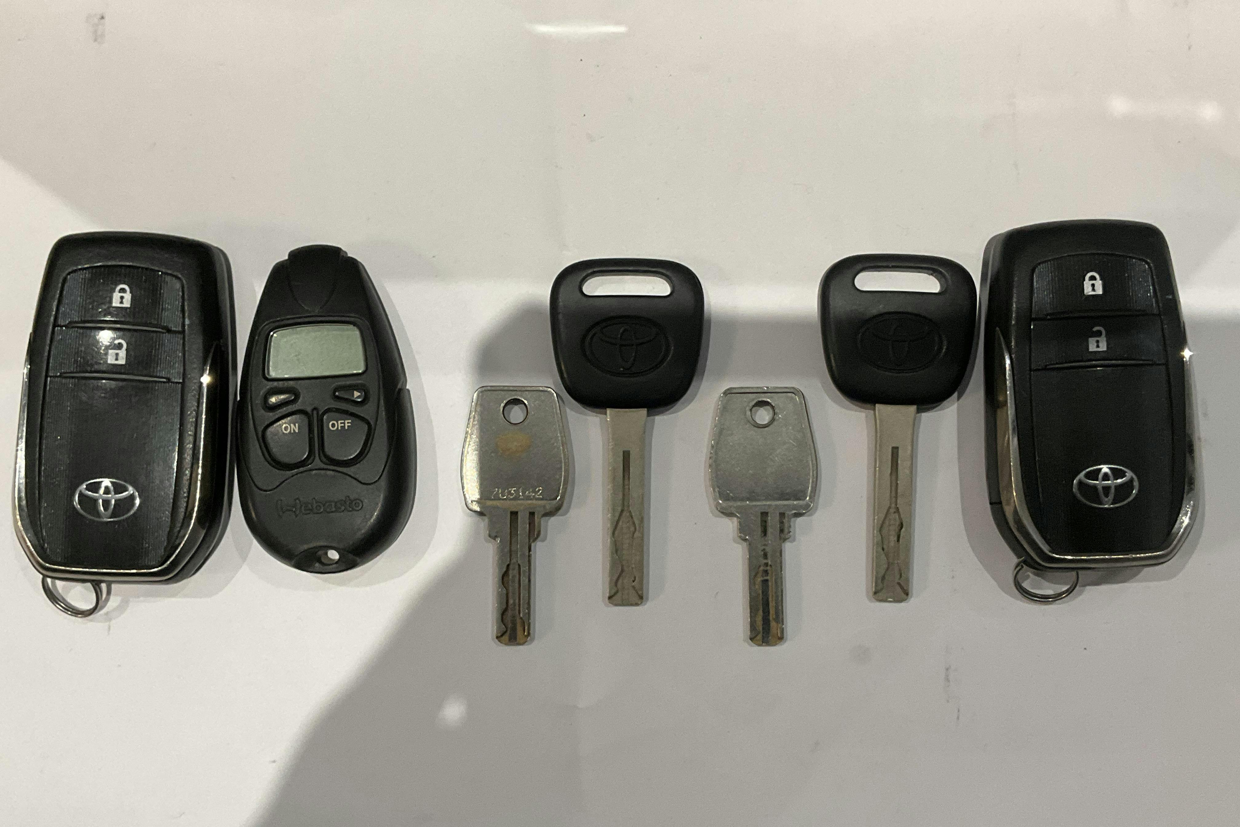 Præsentationsfoto 14 af 14: Toyota Hilux 2.8 D 4WD (204hk) - 112 230 kilometer - Salgsautomat - Grøn farve - 2021