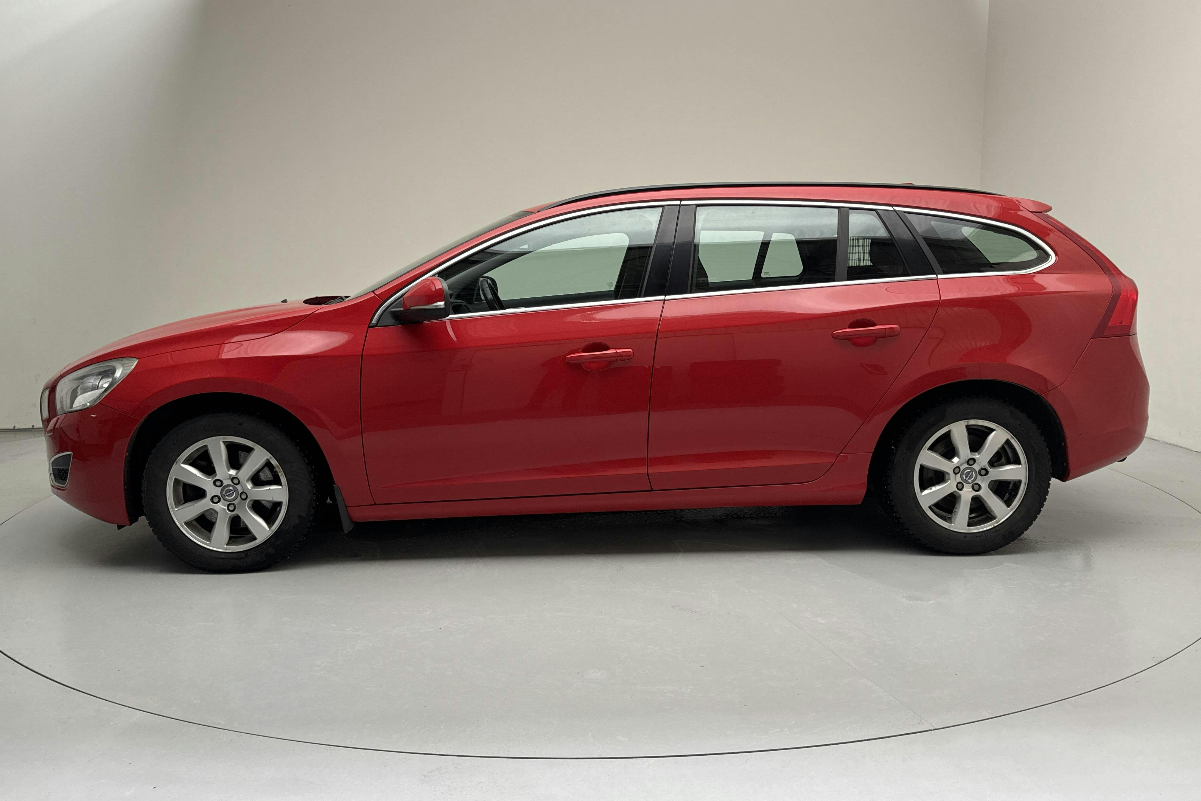 Presentation photo 2 of 11: Volvo V60 T3 (150hk) - 247 320 km - Manual - red - 2012