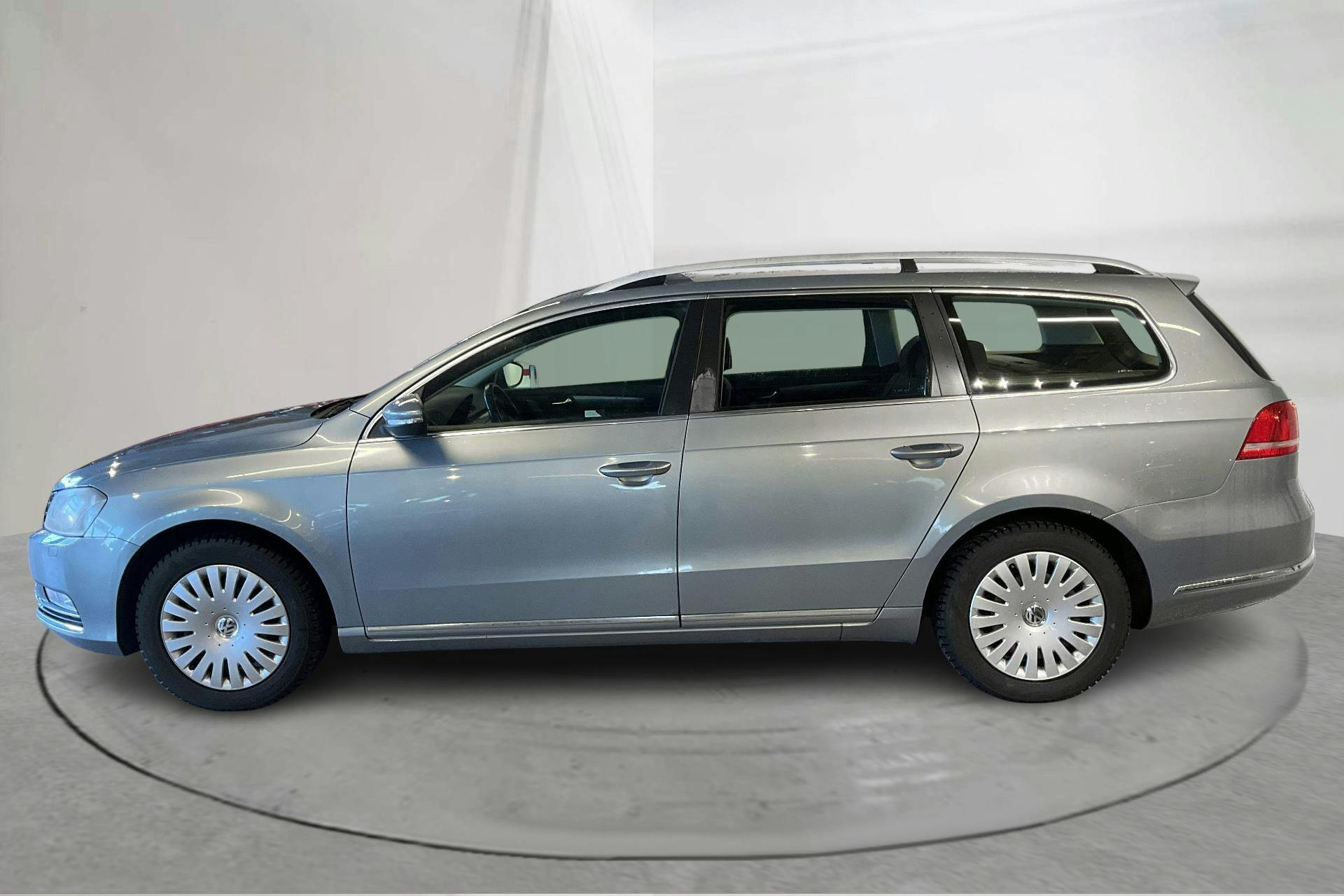 Presentationsfoto 2 av 12: VW Passat 1.4 TSI EcoFuel Variant (150hk) - 24 858 mil - Manuell - Light Grey - 2012