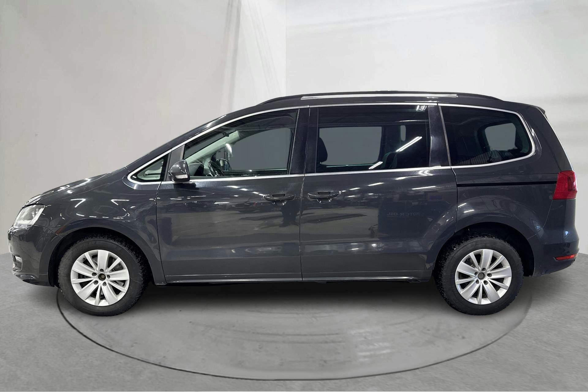 Presentationsfoto 2 av 14: VW Sharan 2.0 TDI BlueMotion Technology (140hk) - 19 725 mil - Manuell - grå - 2011