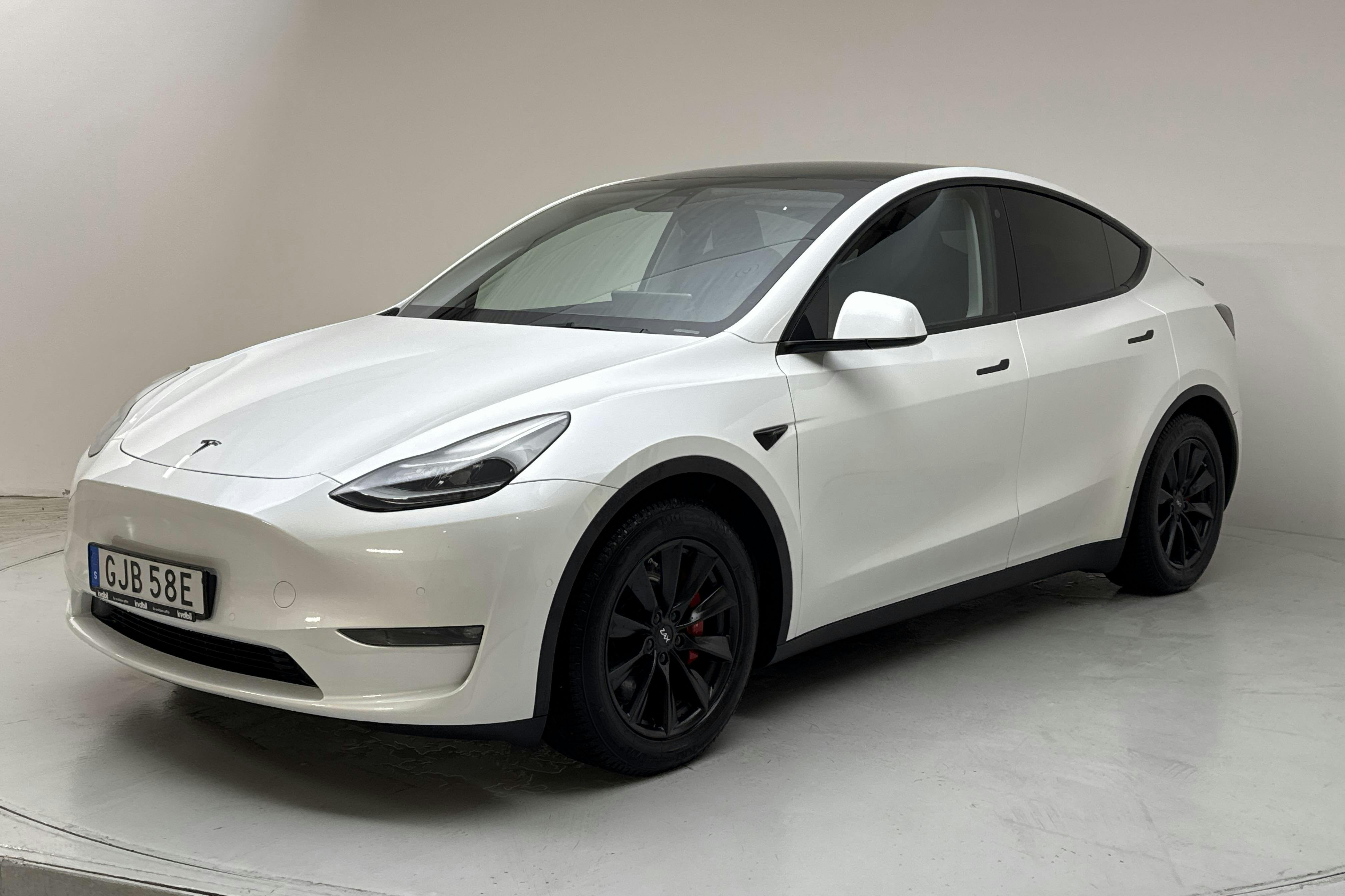 Præsentationsfoto 1 af 22: Tesla Model Y Performance Dual Motor AWD - 57 550 kilometer - Salgsautomat - Hvid - 2022