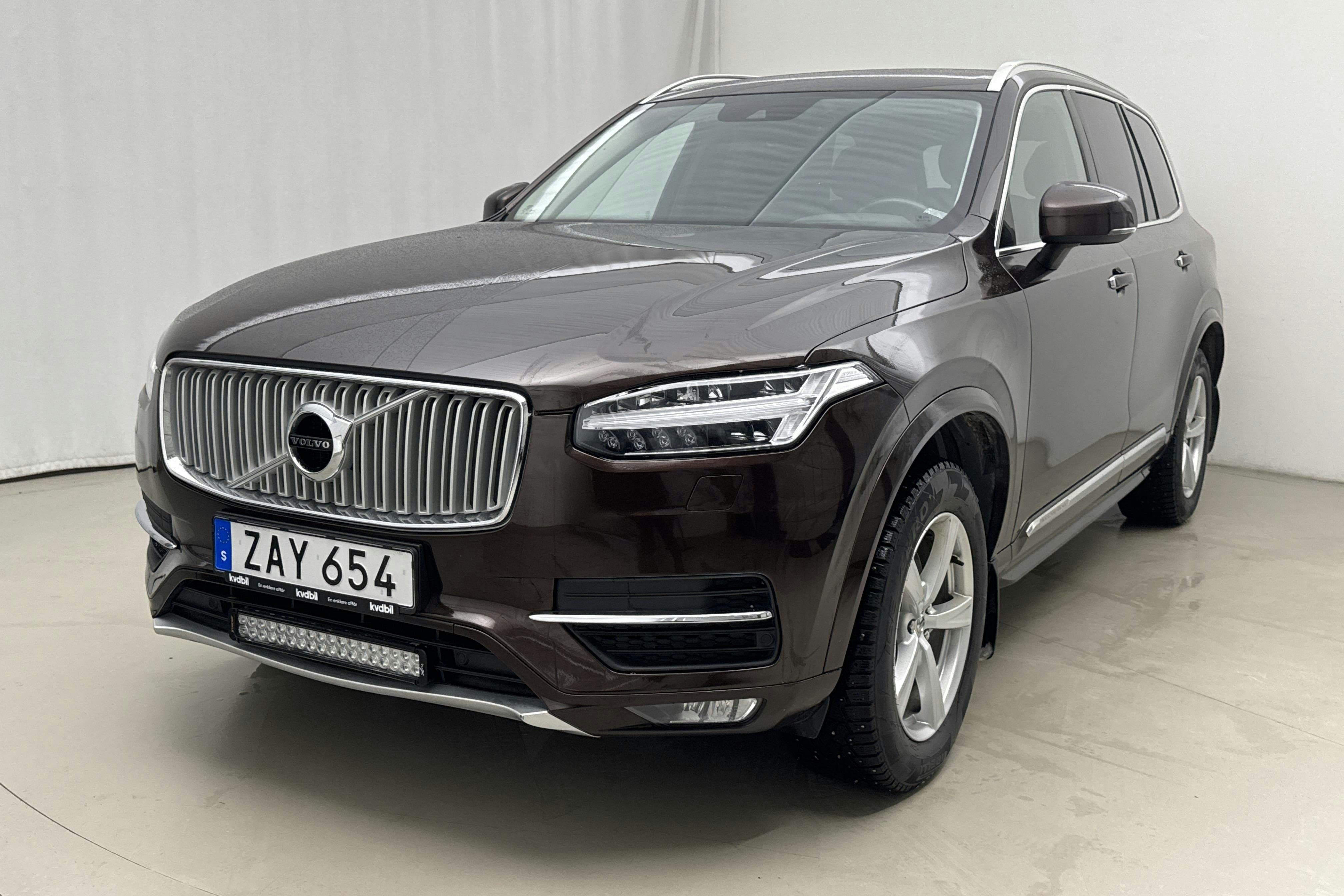 Presentationsfoto 1 av 23: Volvo XC90 T6 AWD (310hk) - 17 236 mil - Automat - Dark Brown - 2018