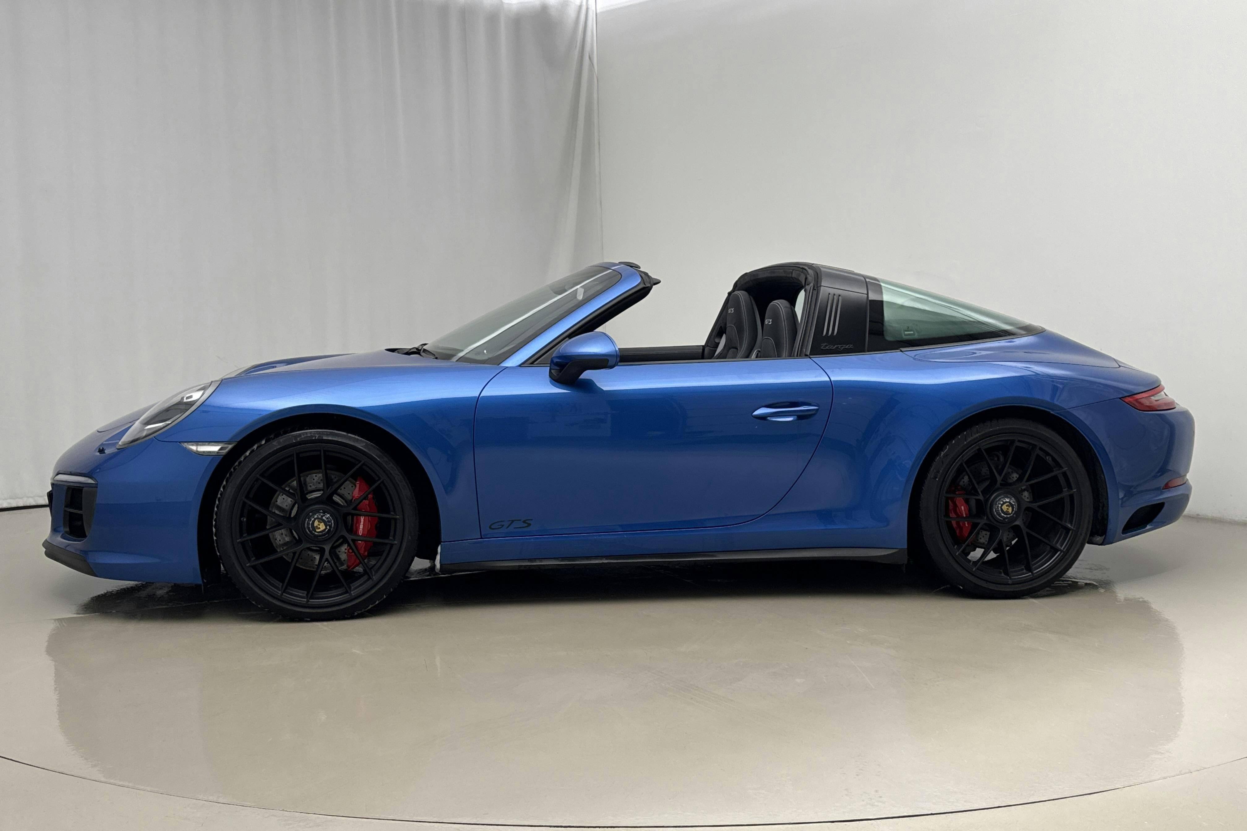 Presentation photo 2 of 36: Porsche 911/991 Carrera 3.0 4 GTS Targa (450hk) - 23 580 km - Automatic - blue - 2017