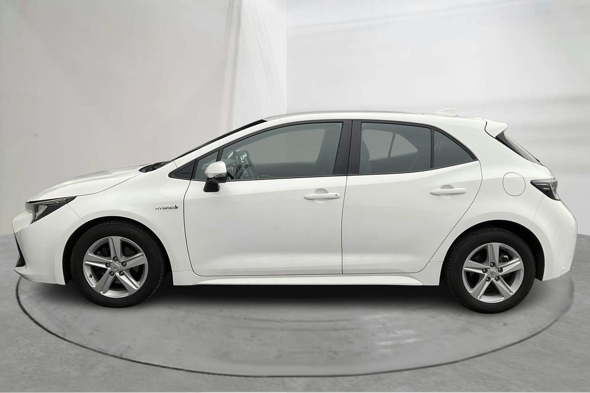Presentationsfoto 2 av 16: Toyota Corolla 1.8 Hybrid 5dr (122hk) - 6 800 mil - Automat - vit - 2021