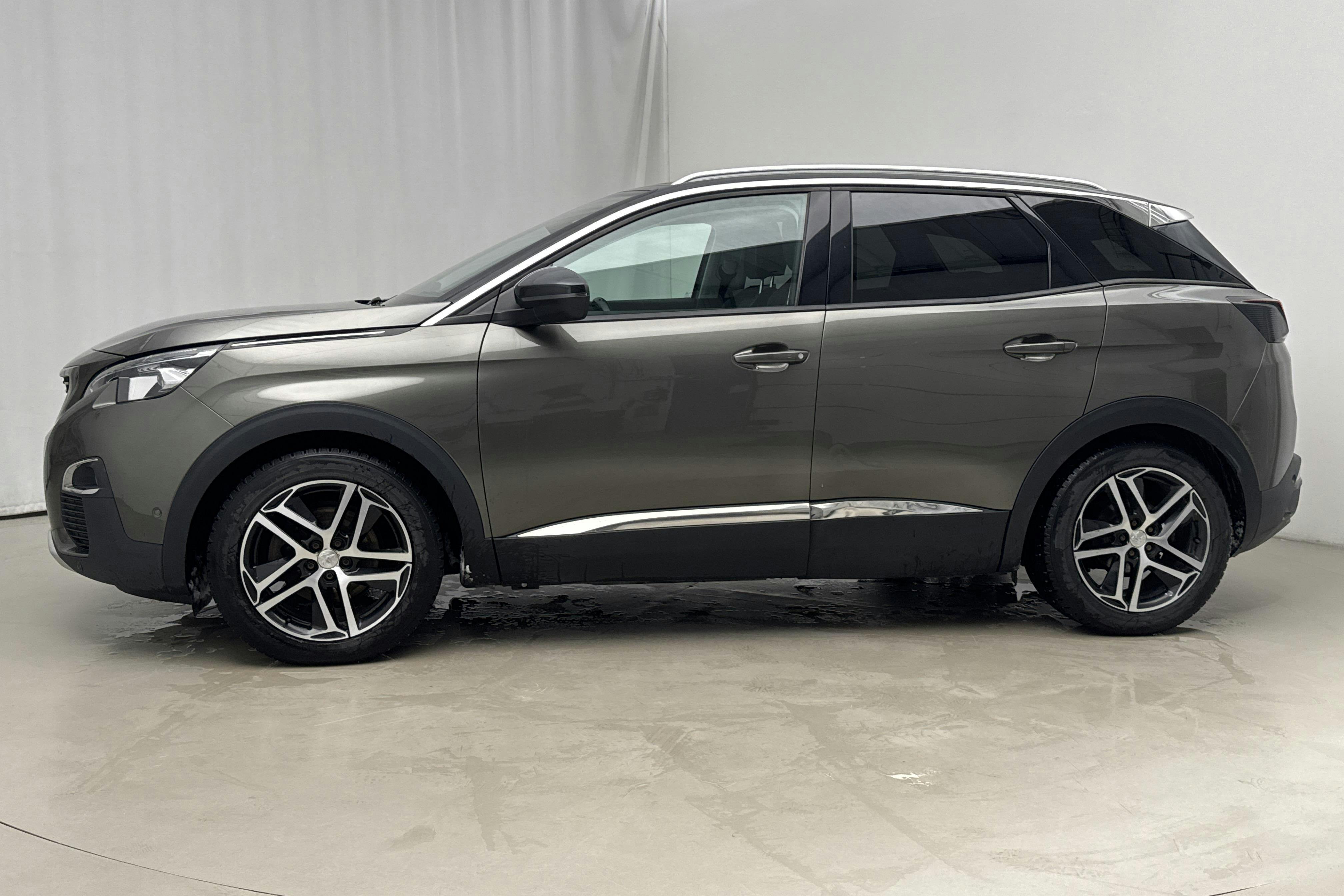 Presentation photo 2 of 19: Peugeot 3008 1.6 BlueHDi (120hk) - 188 870 km - Automatic - Dark Grey - 2017