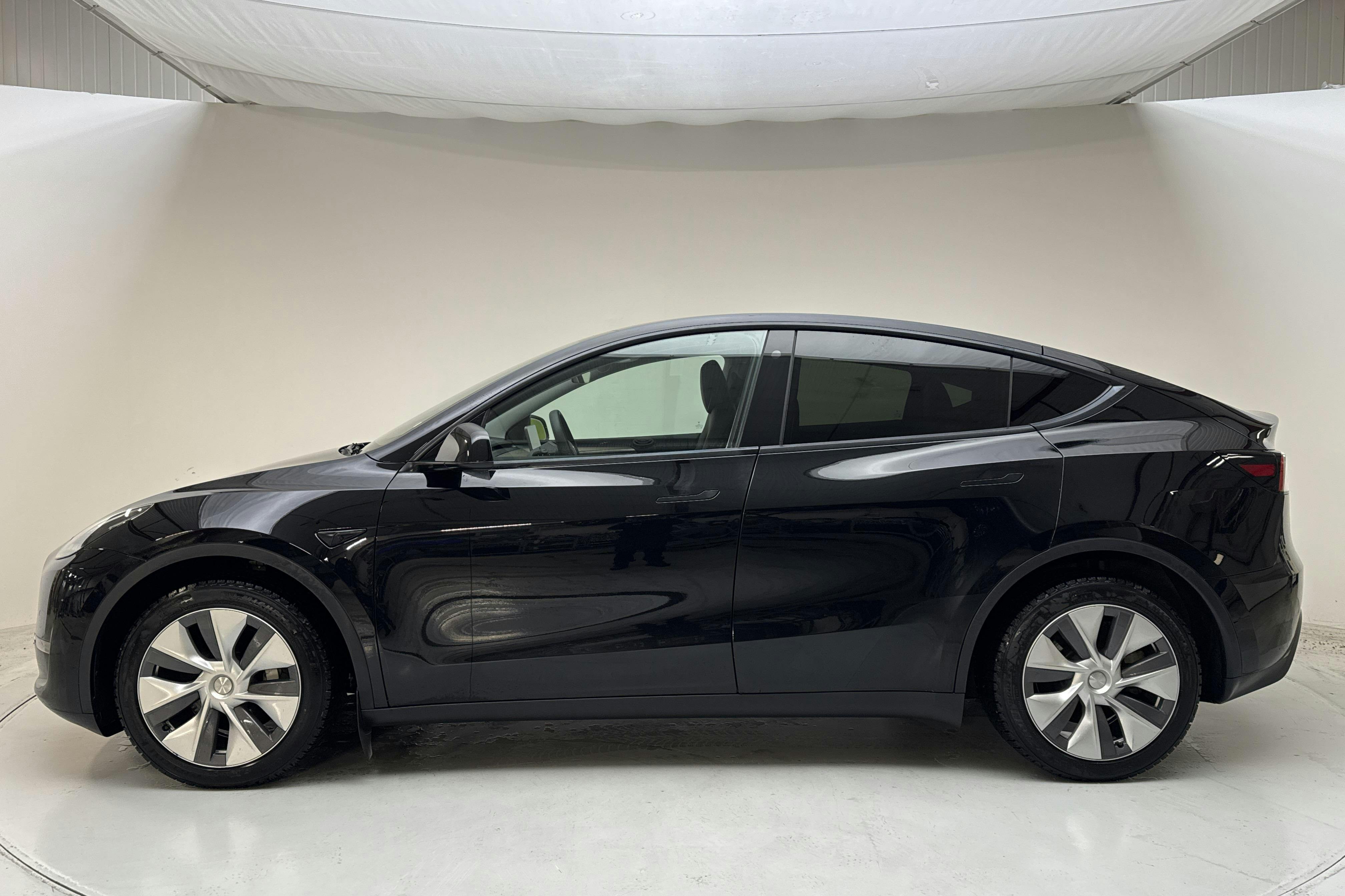 Presentationsfoto 2 av 19: Tesla Model Y Long Range Dual Motor AWD - 8 391 mil - Automat - svart - 2022