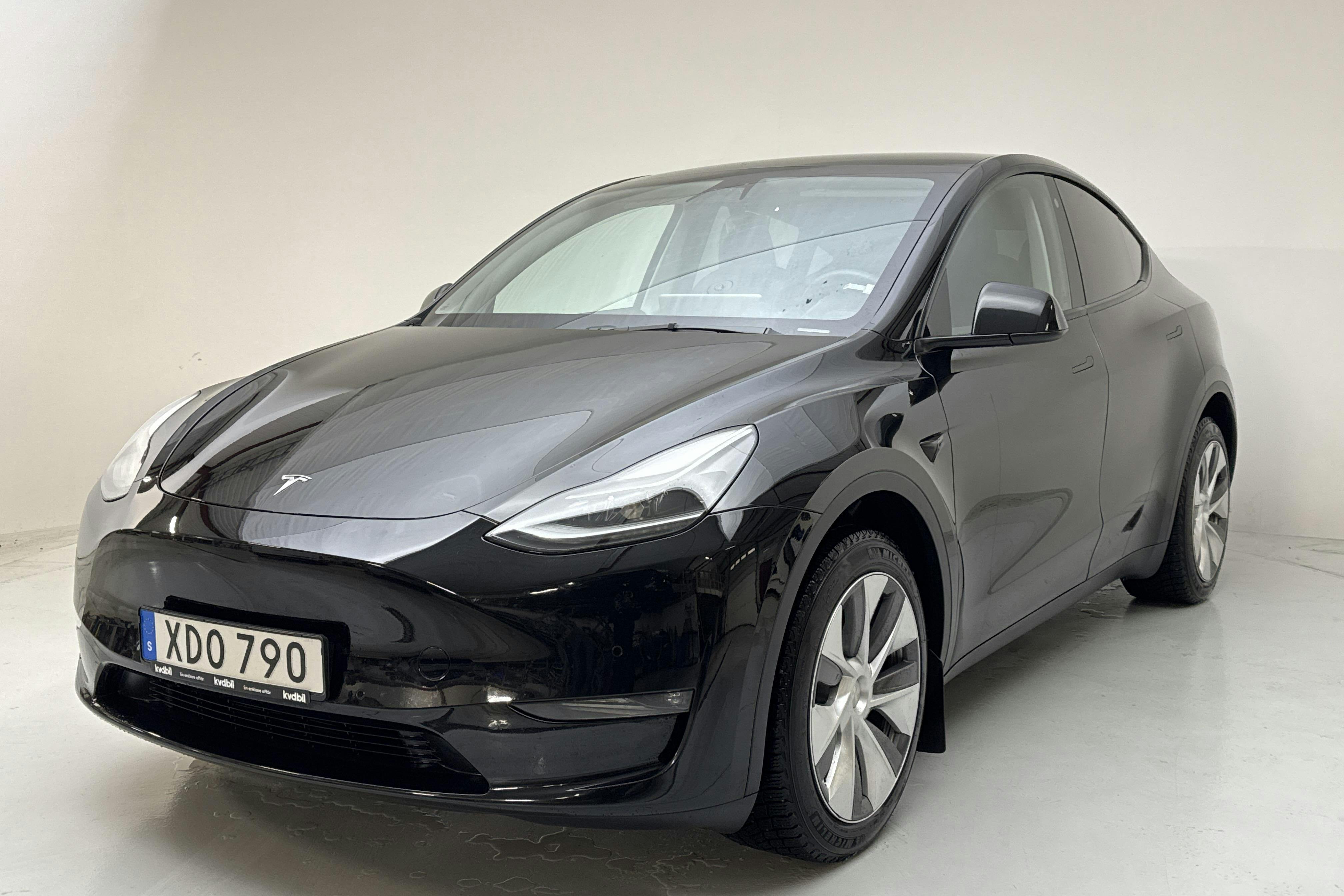 Presentationsfoto 1 av 19: Tesla Model Y Long Range Dual Motor AWD - 8 391 mil - Automat - svart - 2022