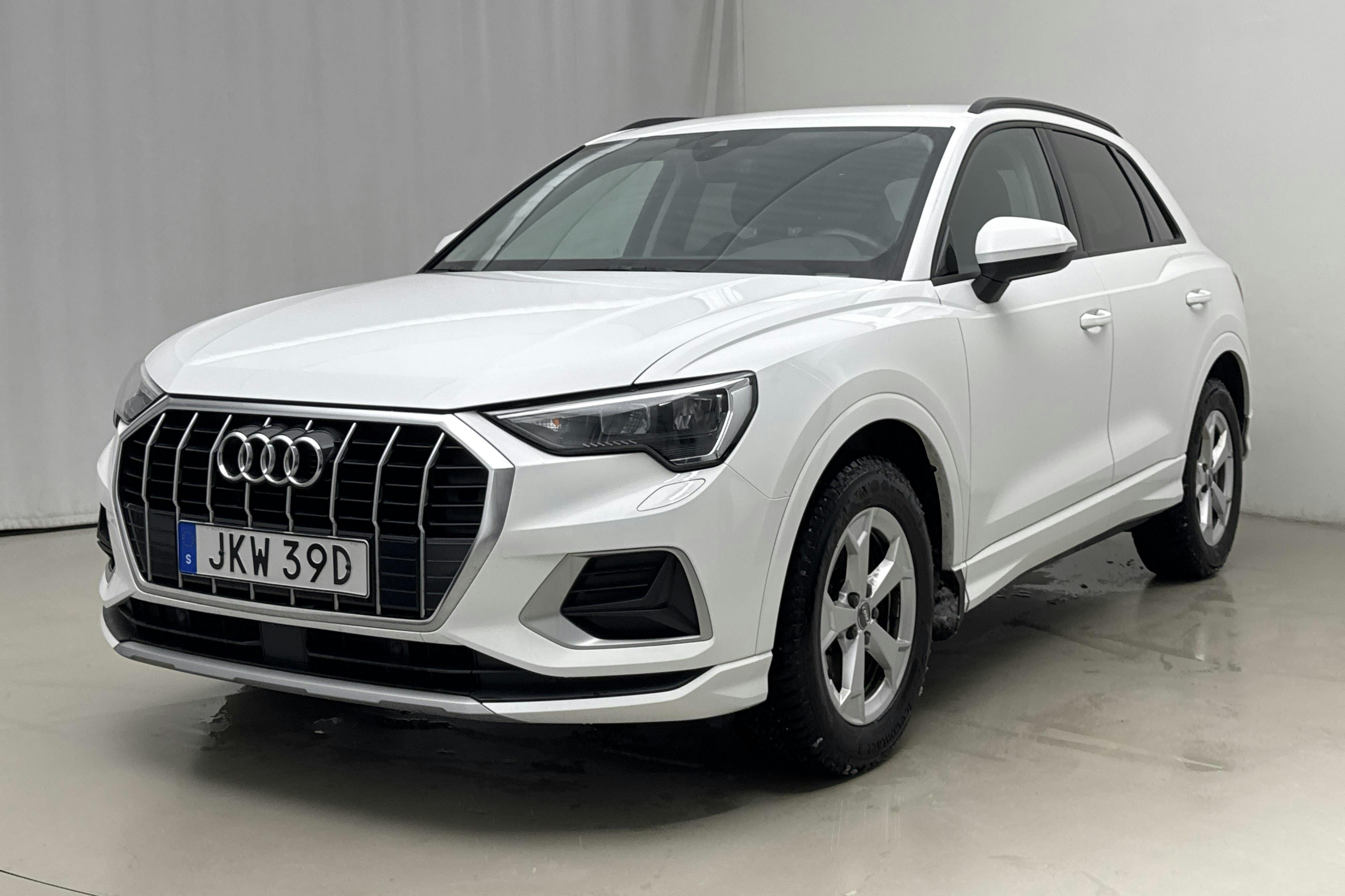 Presentationsfoto 1 av 17: Audi Q3 35 TDI (150hk) - 13 220 mil - Automat - vit - 2020