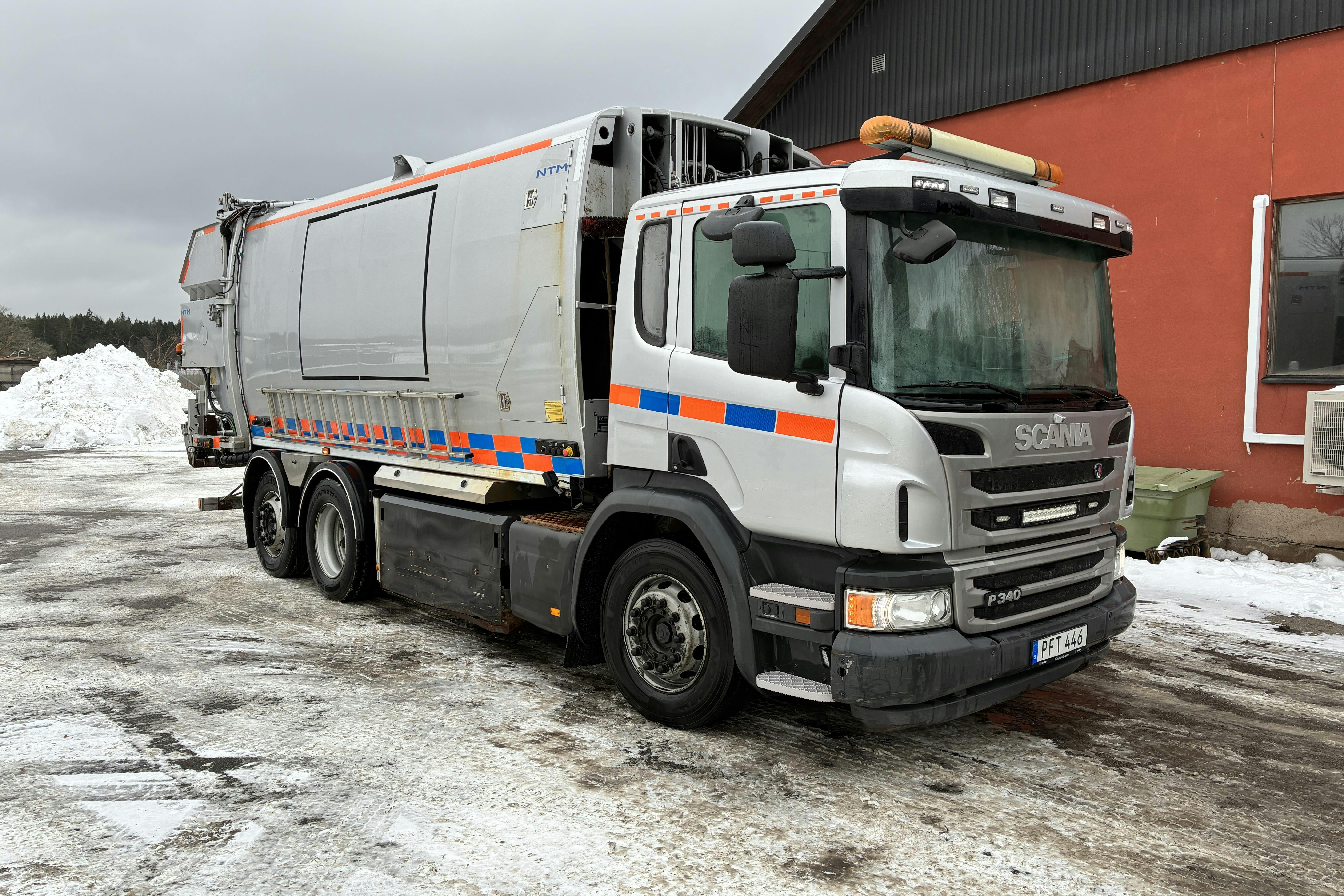 Præsentationsfoto 2 af 62: Scania P340LB 6X2*4 MNB - 122 259 kilometer - Salgsautomat - Sølv - 2017