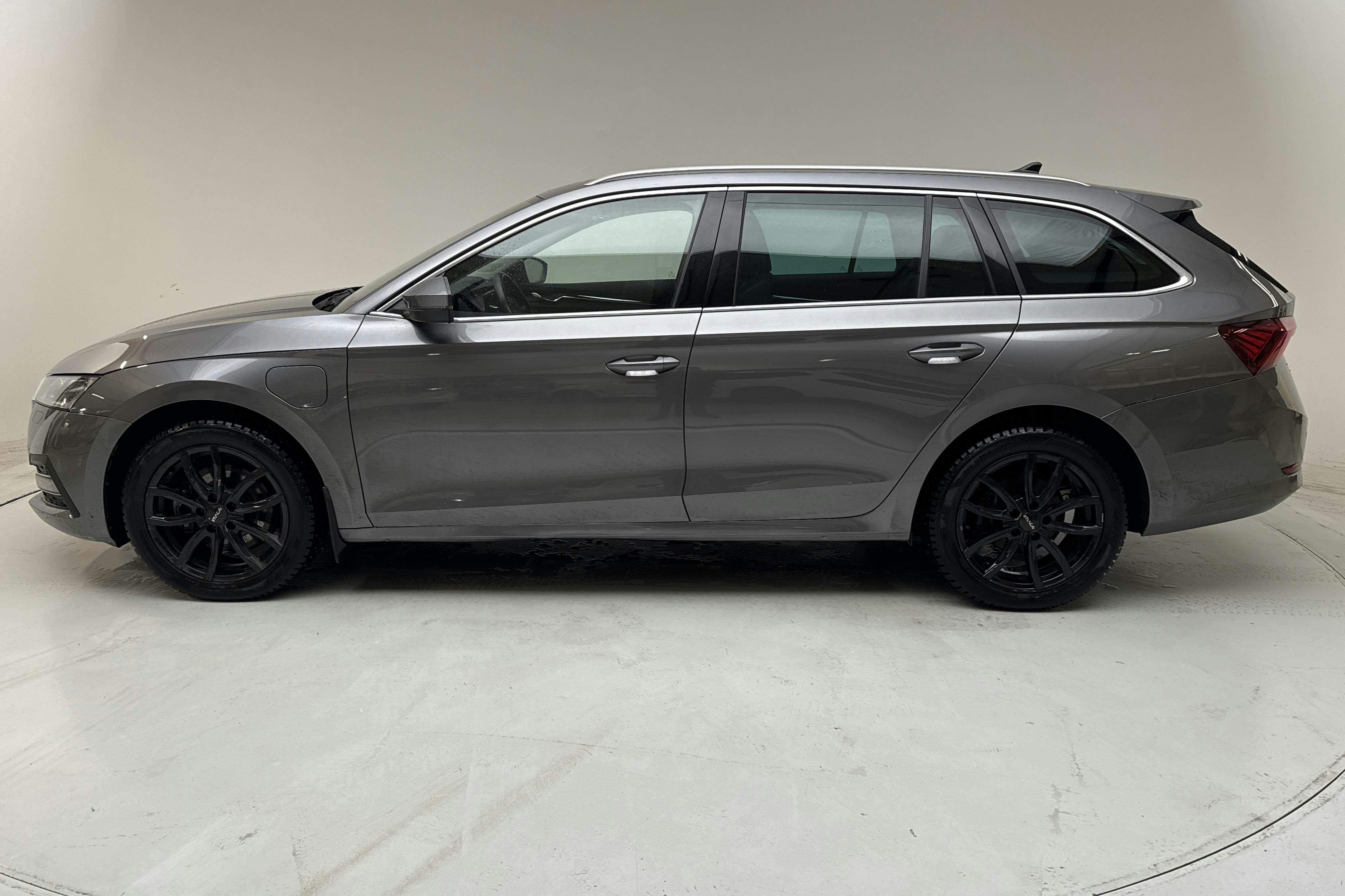 Presentationsfoto 2 av 15: Skoda Octavia 1.4 iV PHEV Combi (204hk) - 7 628 mil - Automat - grå - 2023