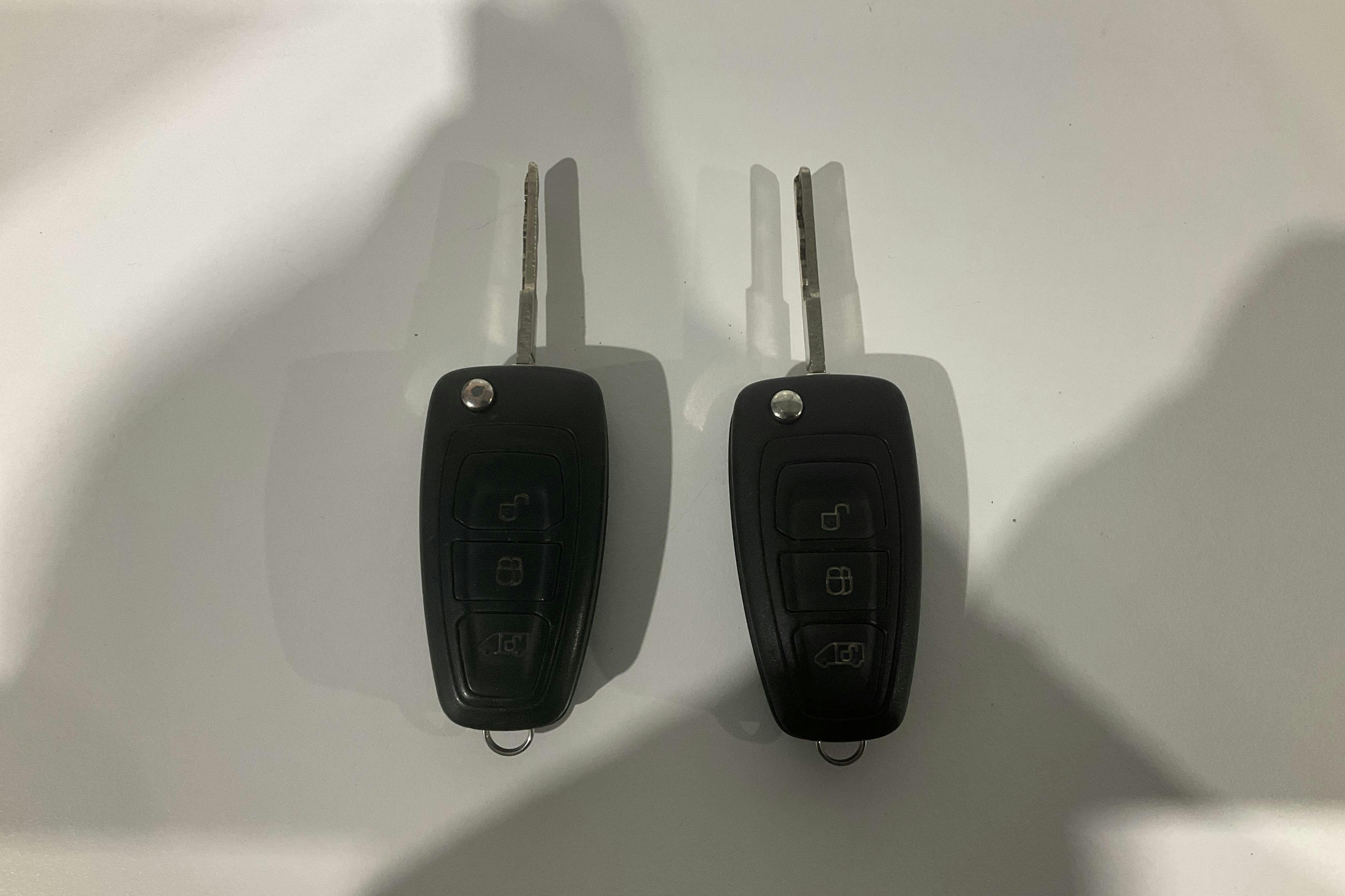 Presentation photo 14 of 14: Ford Transit Custom 290 (130hk) - 240 870 km - Manual - black - 2016