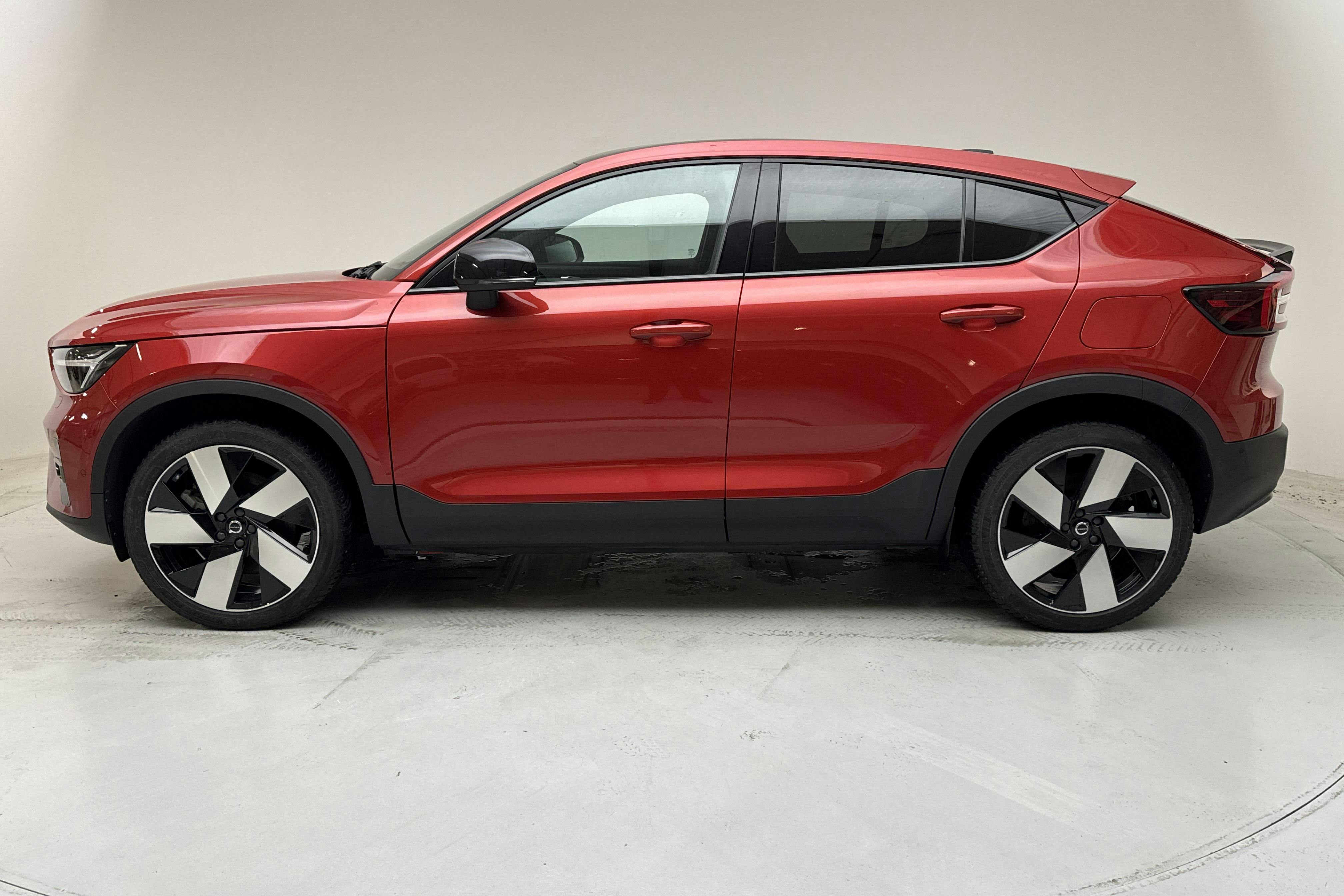 Presentationsfoto 2 av 18: Volvo C40 Recharge Twin (408hk) - 4 497 mil - Automat - röd - 2023