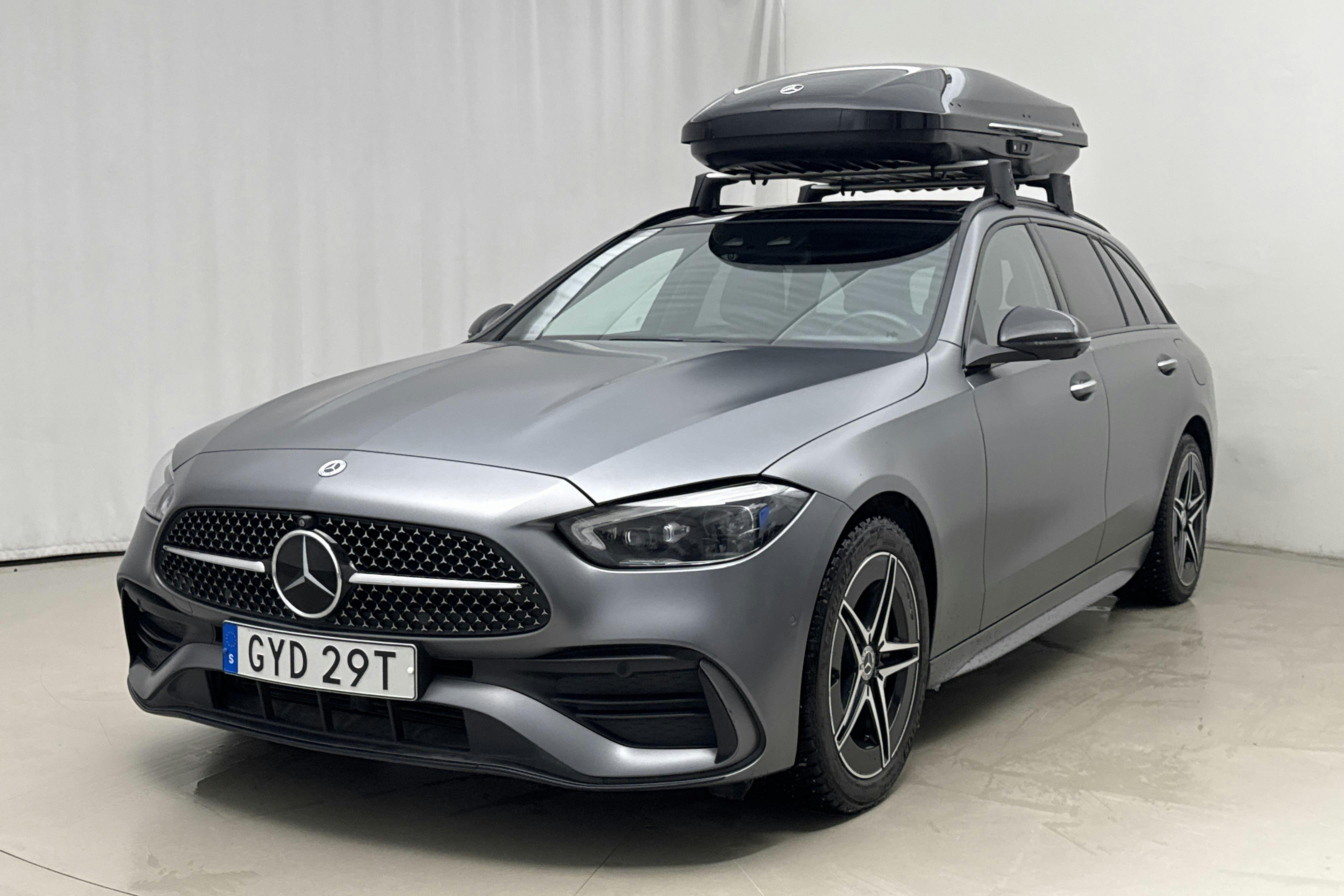 Præsentationsfoto 1 af 29: Mercedes C 300 e Kombi S206 (333hk) - 86 400 kilometer - Salgsautomat - grå - 2023