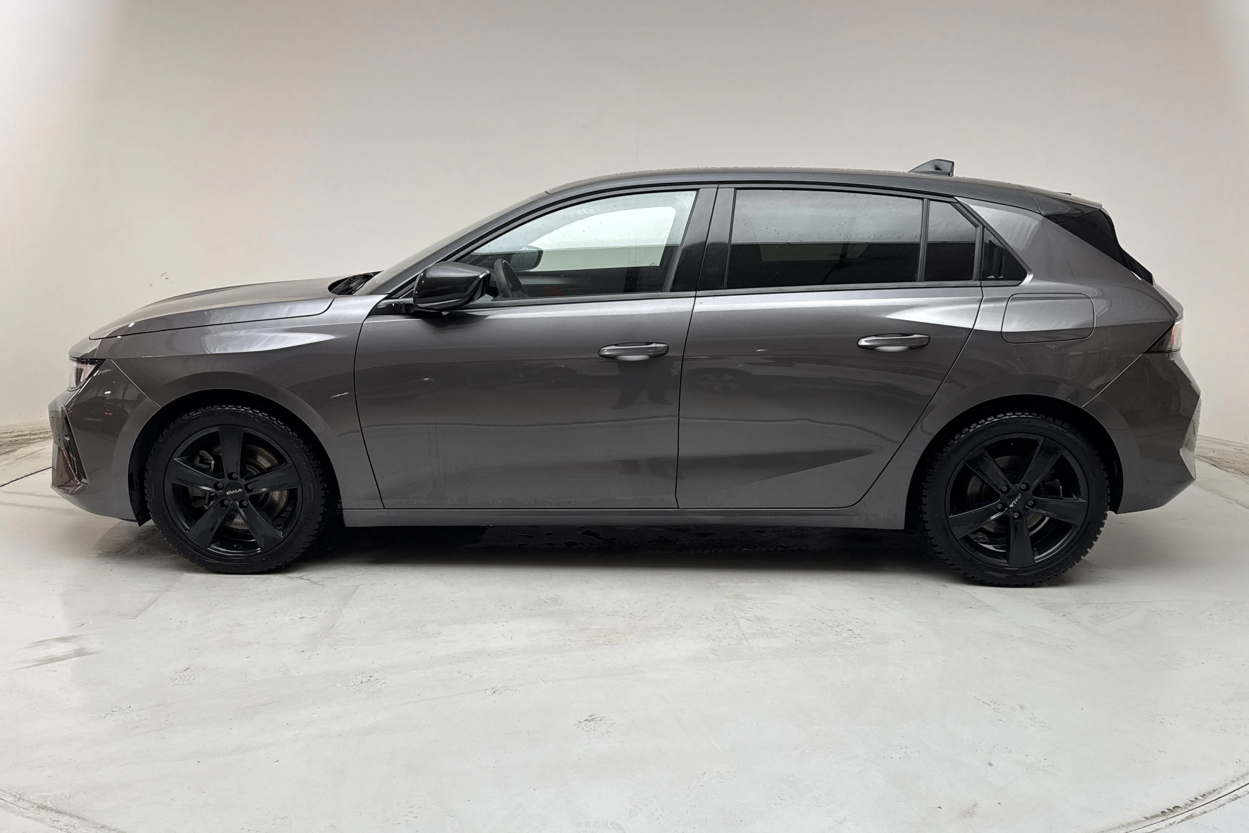 Presentation photo 2 of 15: Opel Astra Plug-In Hybrid 5dr (180hk) - 93 140 km - Automatic - gray - 2022