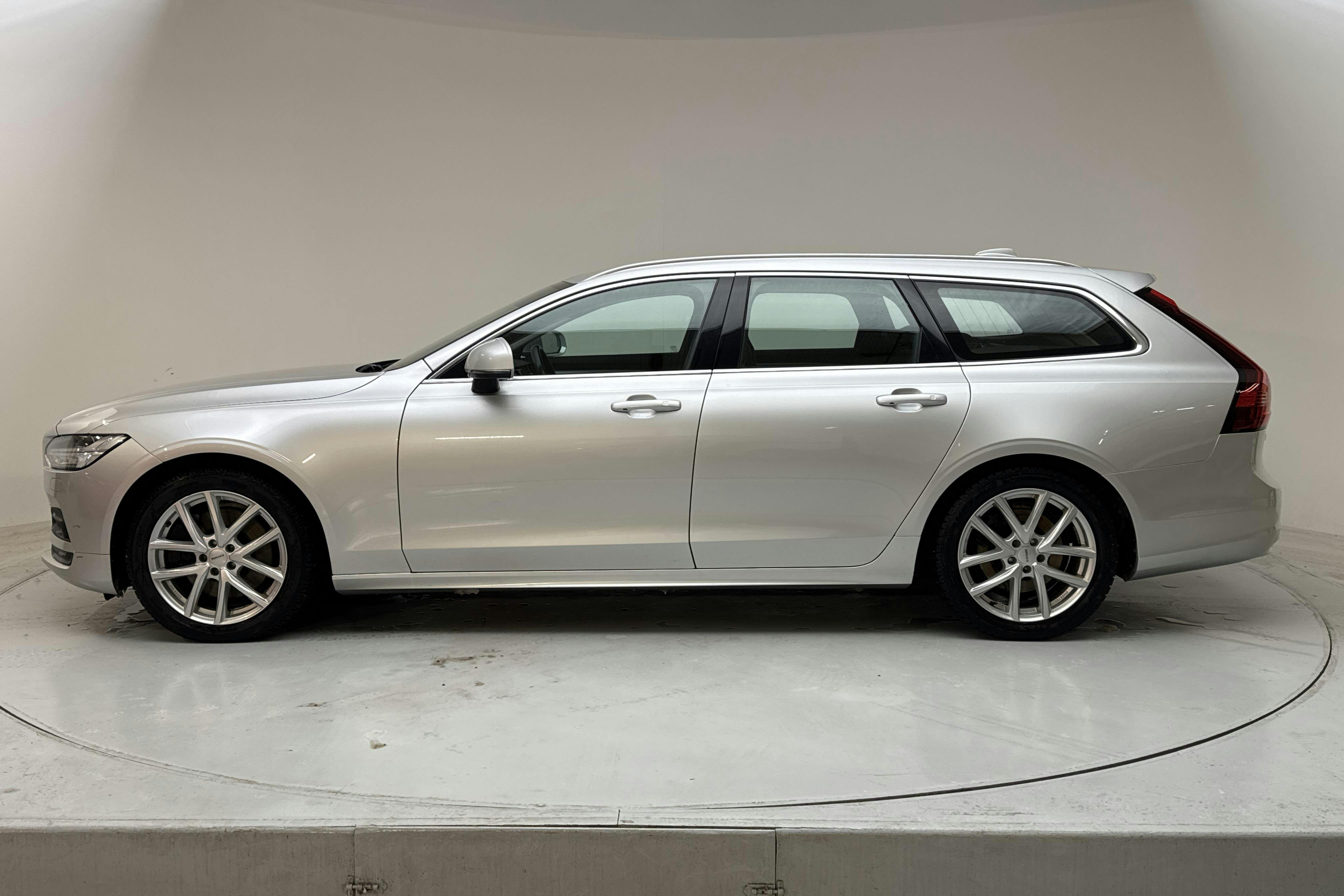 Presentation photo 2 of 15: Volvo V90 B4 Mildhybrid, Diesel (190hk) - 220 570 km - Automatic - silver - 2021