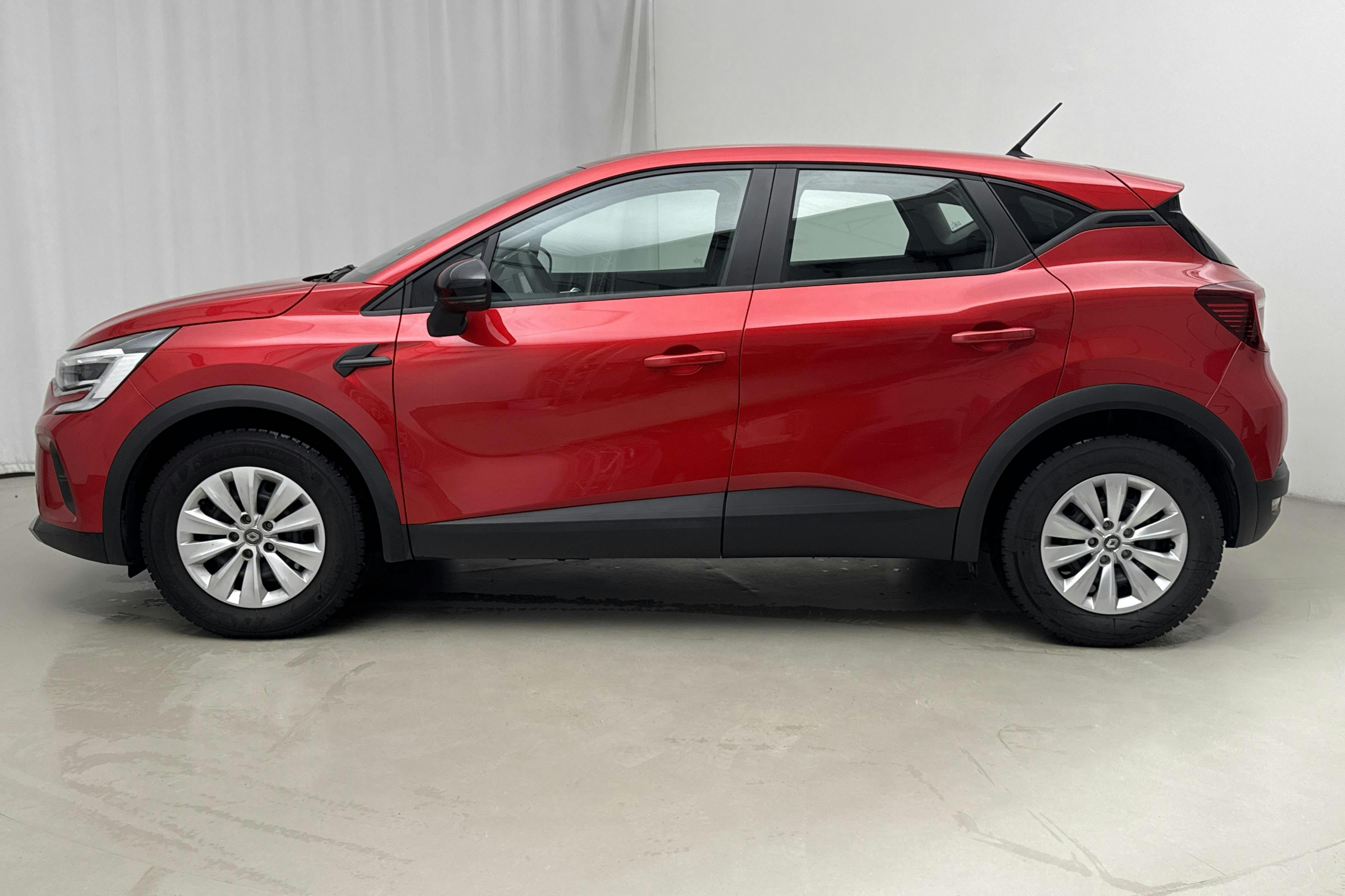 Presentationsfoto 2 av 14: Renault Captur 1.0 TCe (90hk) - 2 396 mil - Manuell - röd - 2024