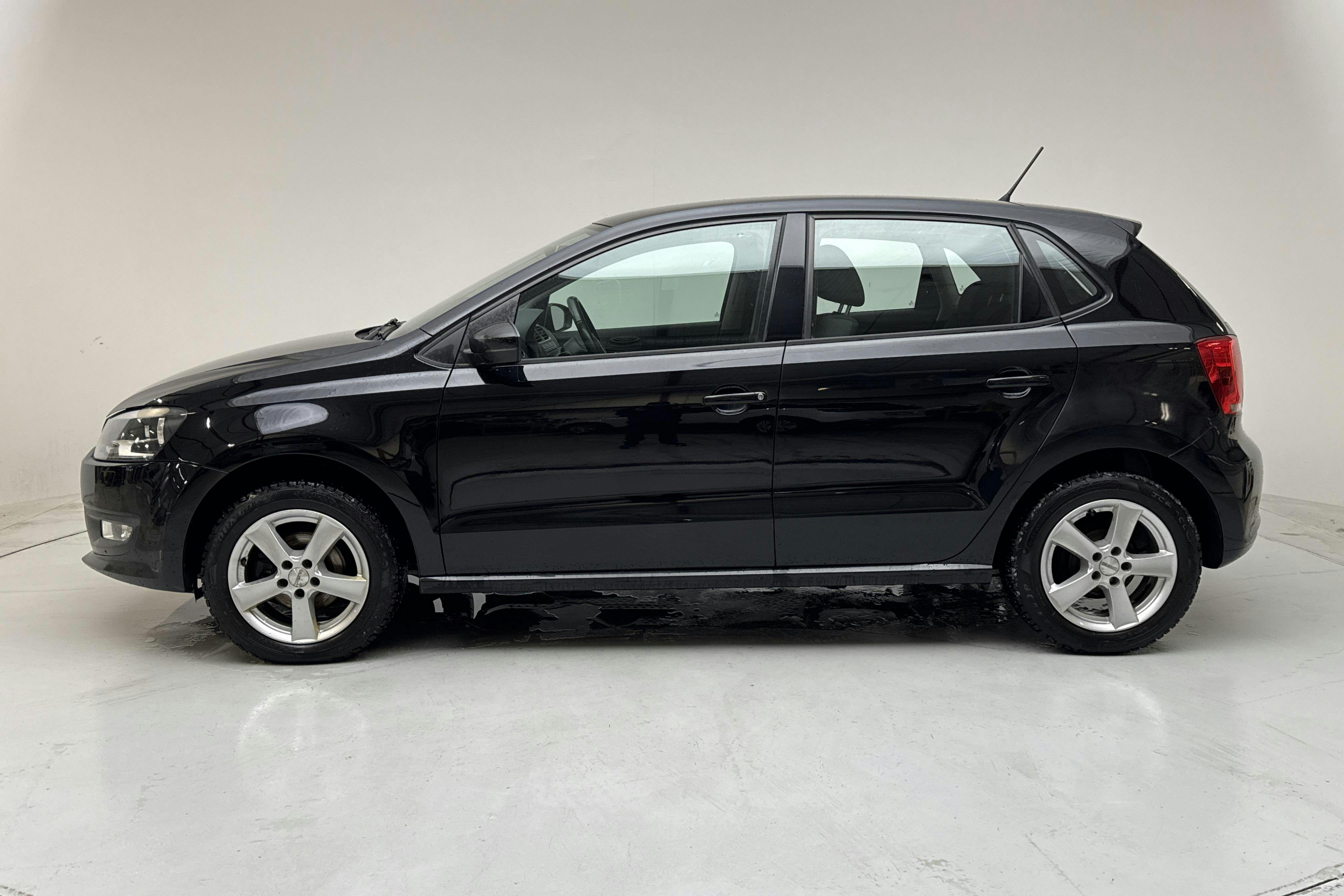 Presentation photo 2 of 13: VW Polo 1.4 5dr (85hk) - 185 160 km - Manual - black - 2012