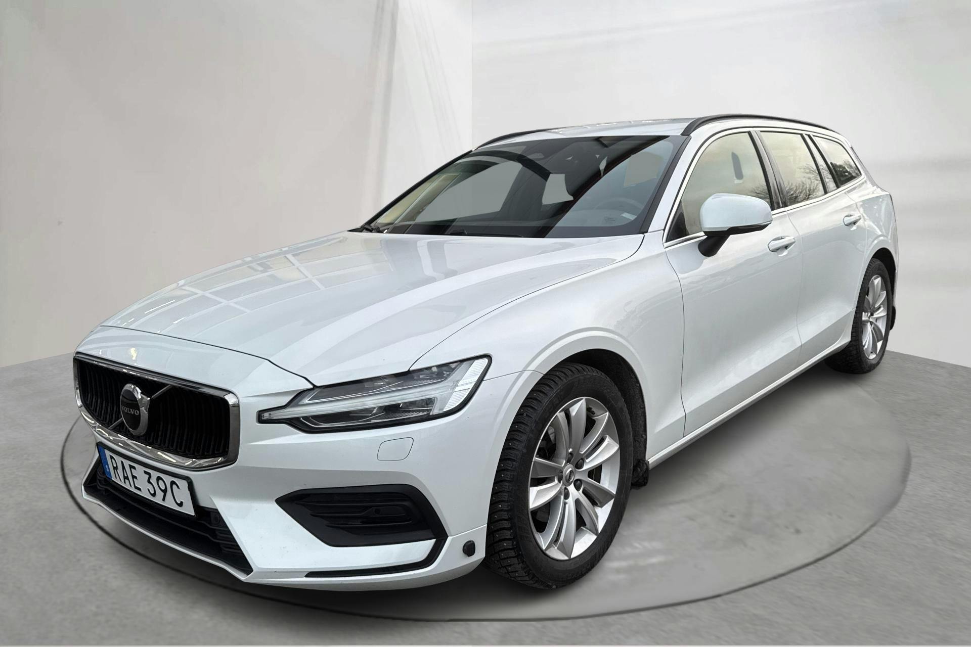 Zdjęcie prezentacyjne 1 z 19: Volvo V60 B4 Mildhybrid, Diesel (197hk) - 90 370 km - Automatyczna - biały - 2023