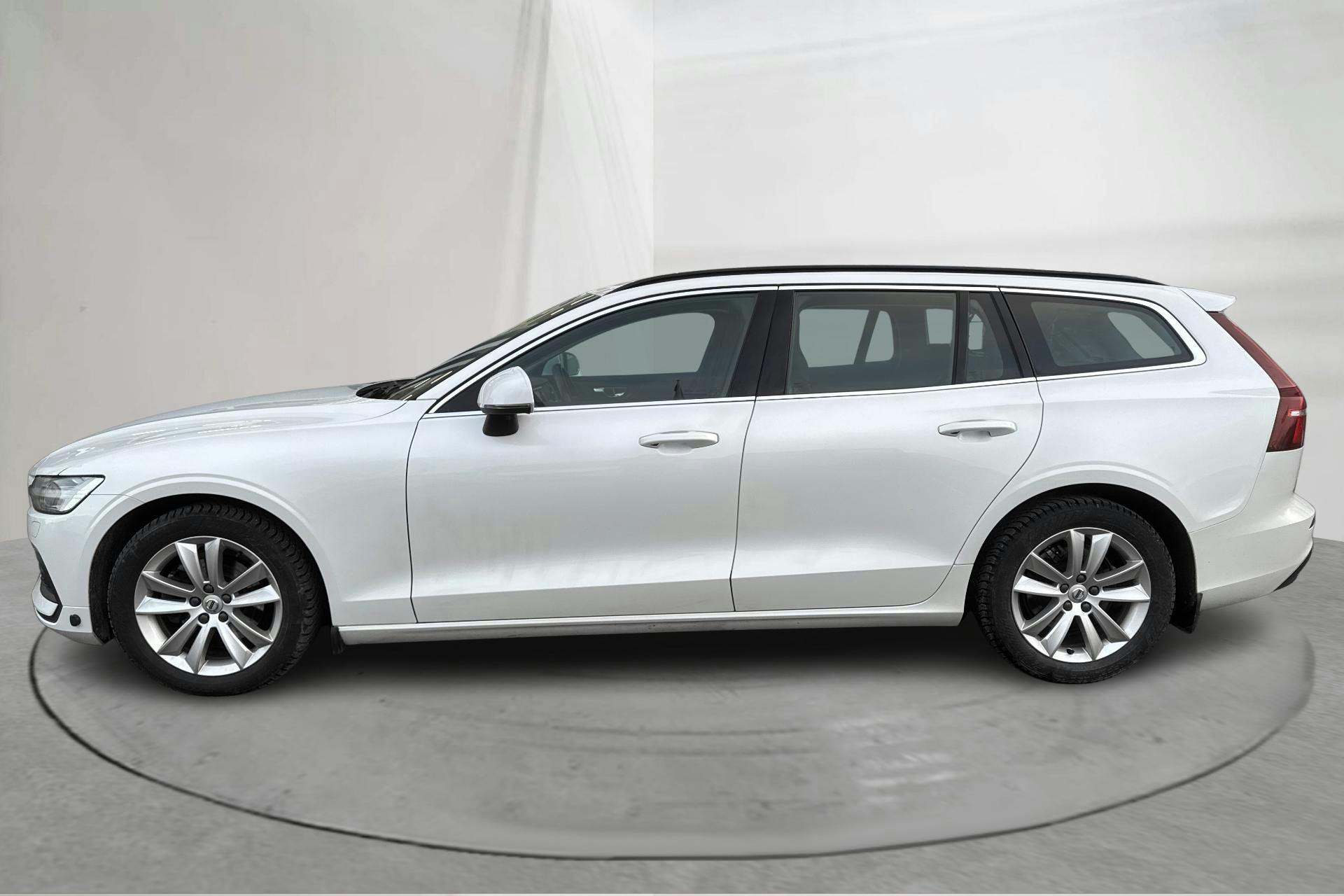 Zdjęcie prezentacyjne 2 z 19: Volvo V60 B4 Mildhybrid, Diesel (197hk) - 90 370 km - Automatyczna - biały - 2023
