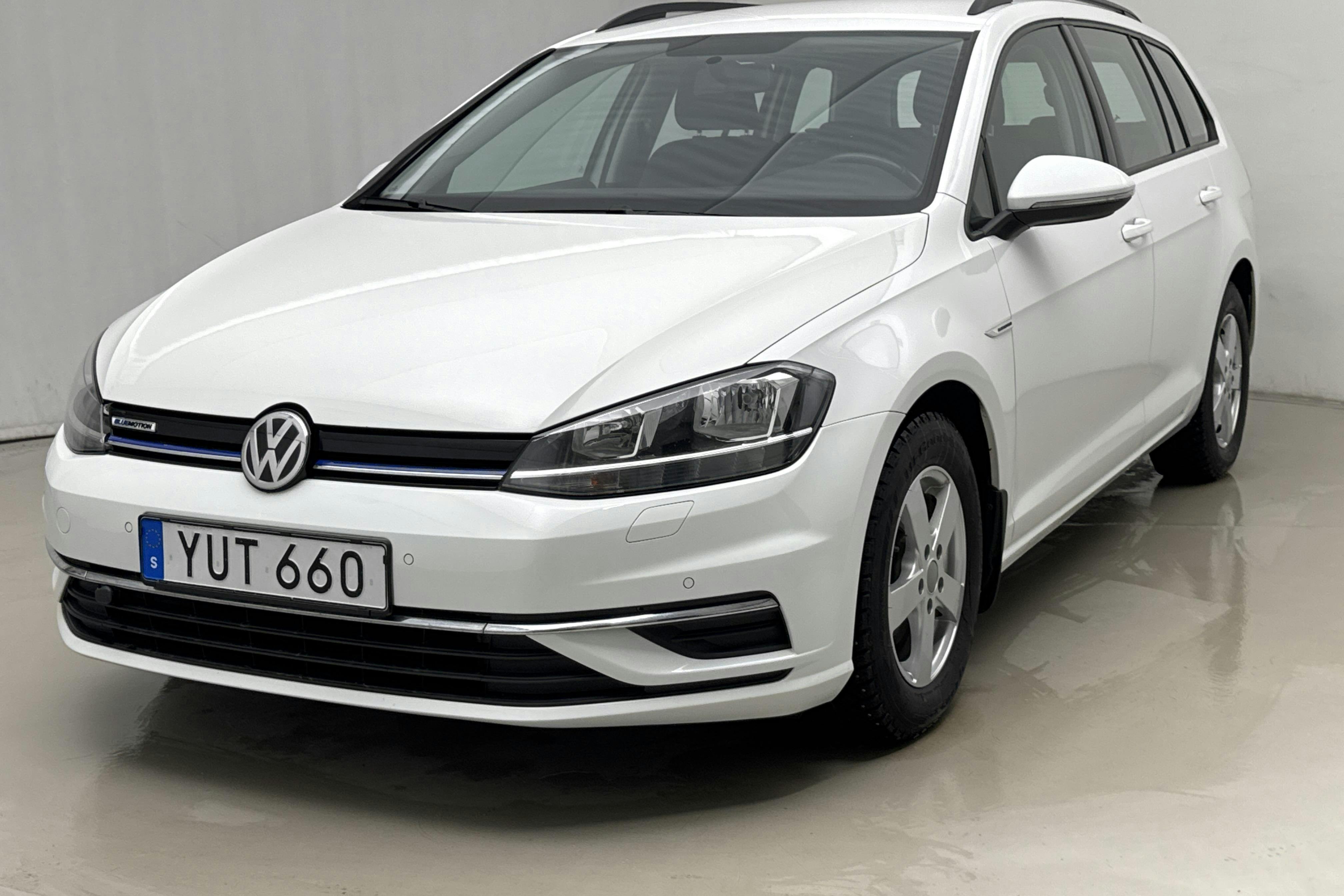 Præsentationsfoto 1 af 15: VW Golf VII 1.4 TGI BlueMotion Sportscombi (110hk) - 83 550 kilometer - Salgsautomat - Hvid - 2018