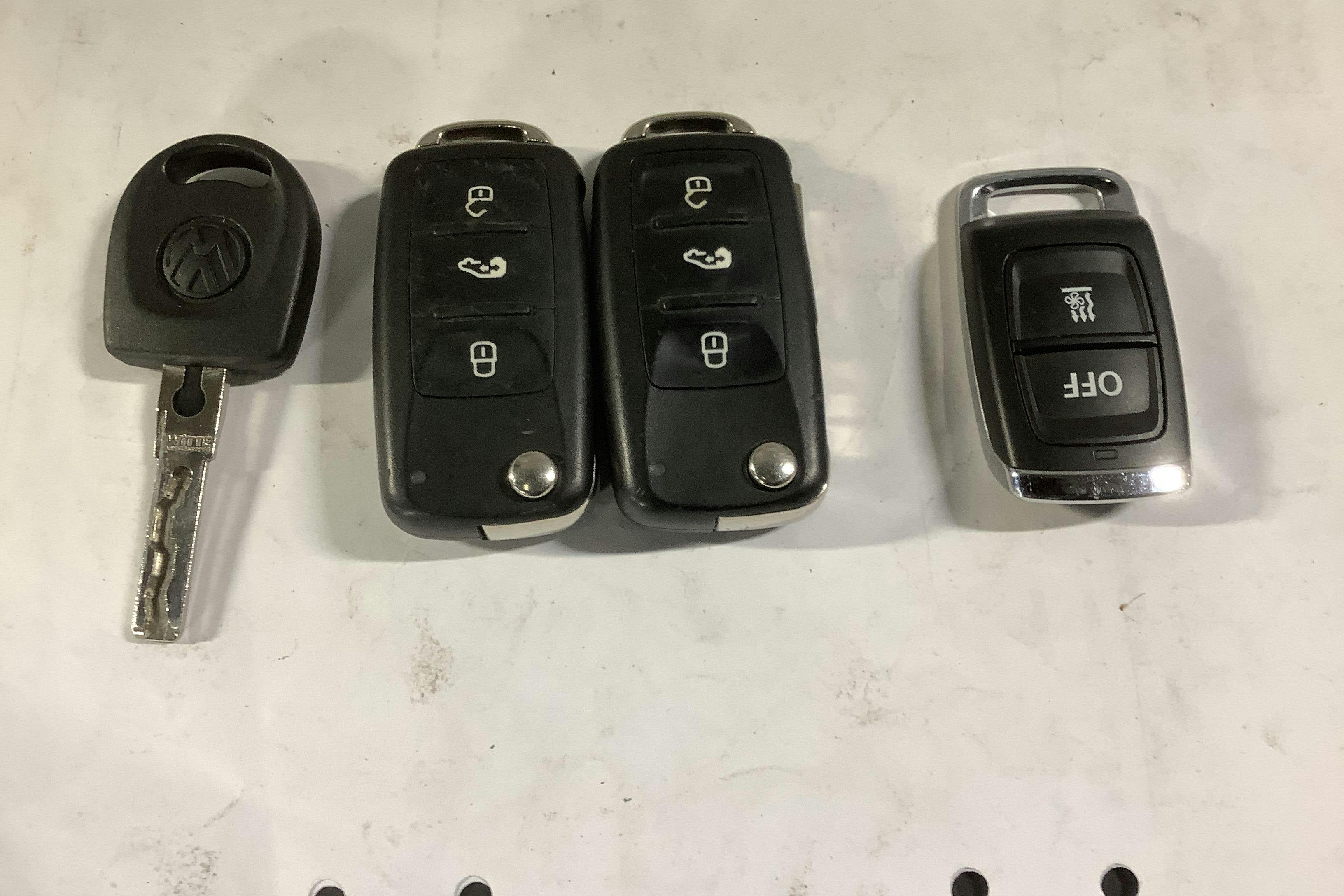 Presentationsfoto 17 av 17: VW Transporter kombi T6 2.0 TDI BMT (150hk) - 15 819 mil - Automat - Dark Blue - 2017