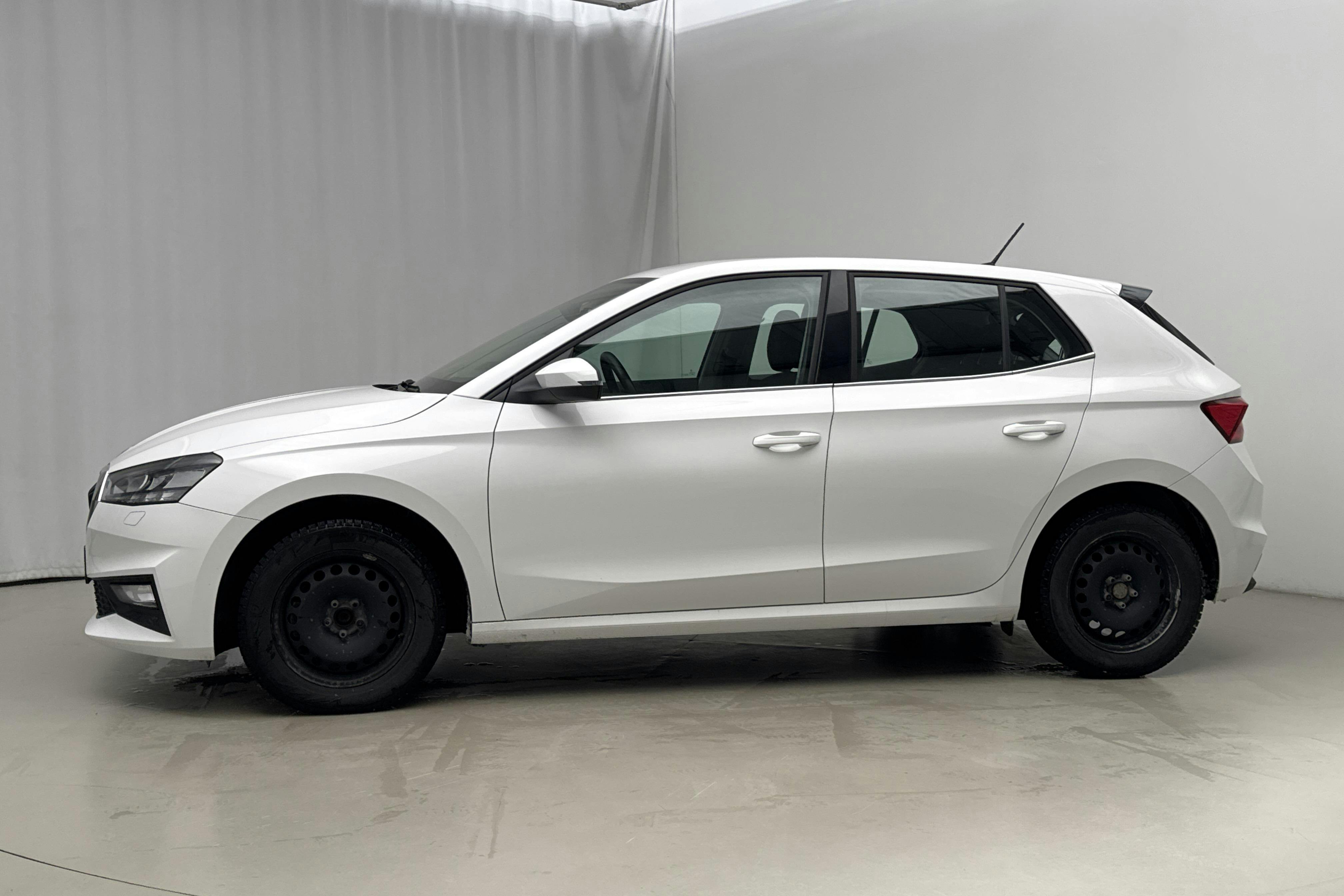 Presentationsfoto 2 av 16: Skoda Fabia 1.0 TSI (110hk) - 5 433 mil - Automat - vit - 2022